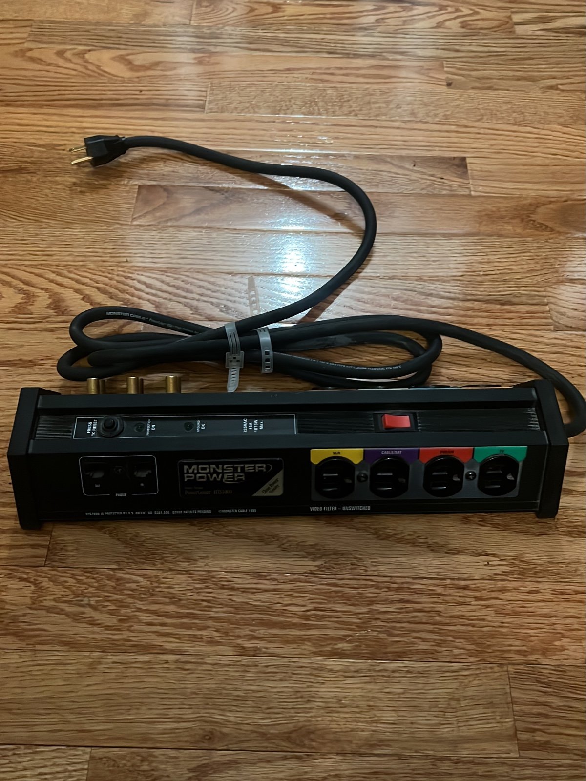 Monster Power Power Center HTS1000 8-Outlet Power Strip