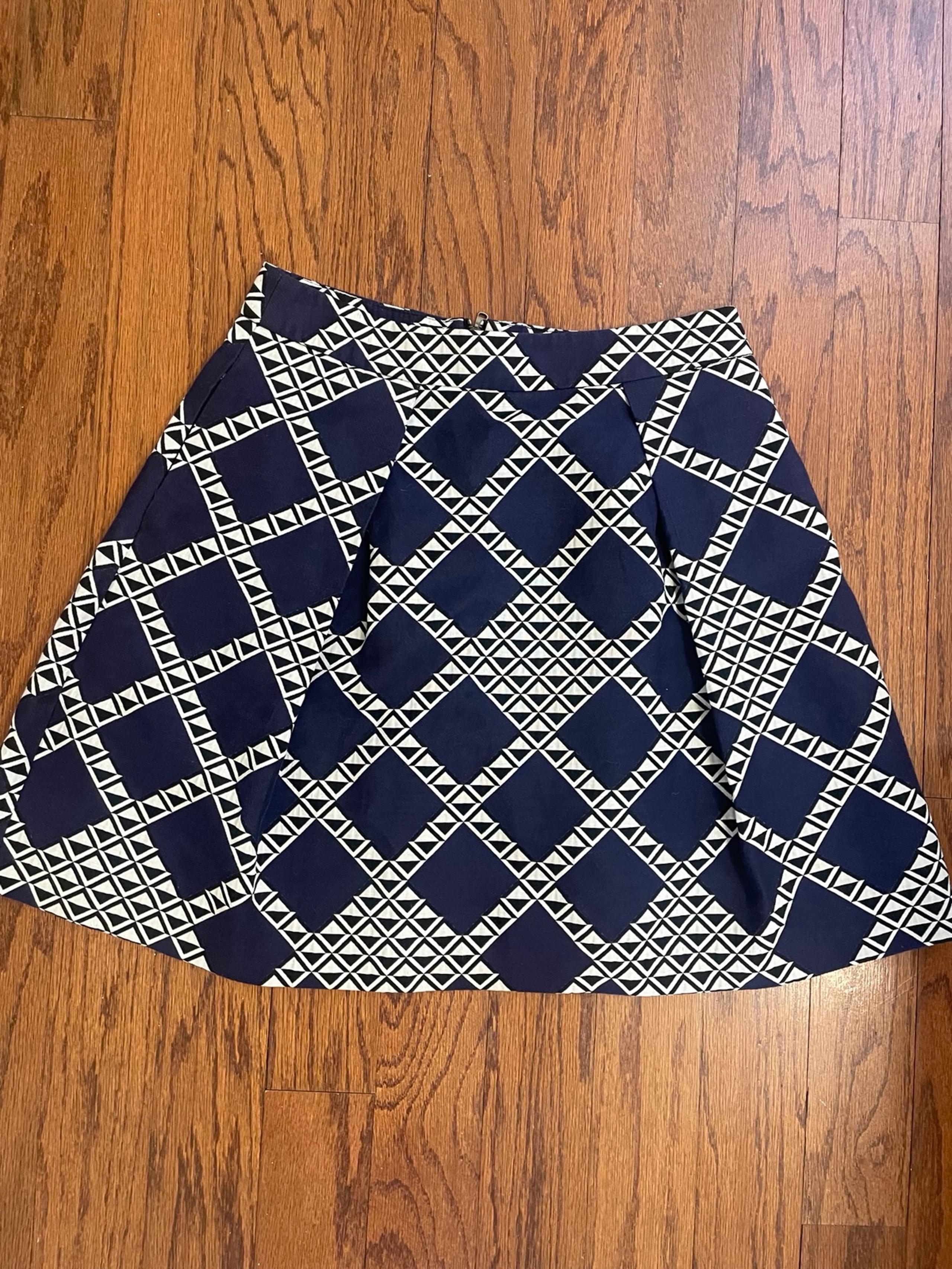 Trina Turk A-Line Pleated Skirt Blue White Geometric Print size 4