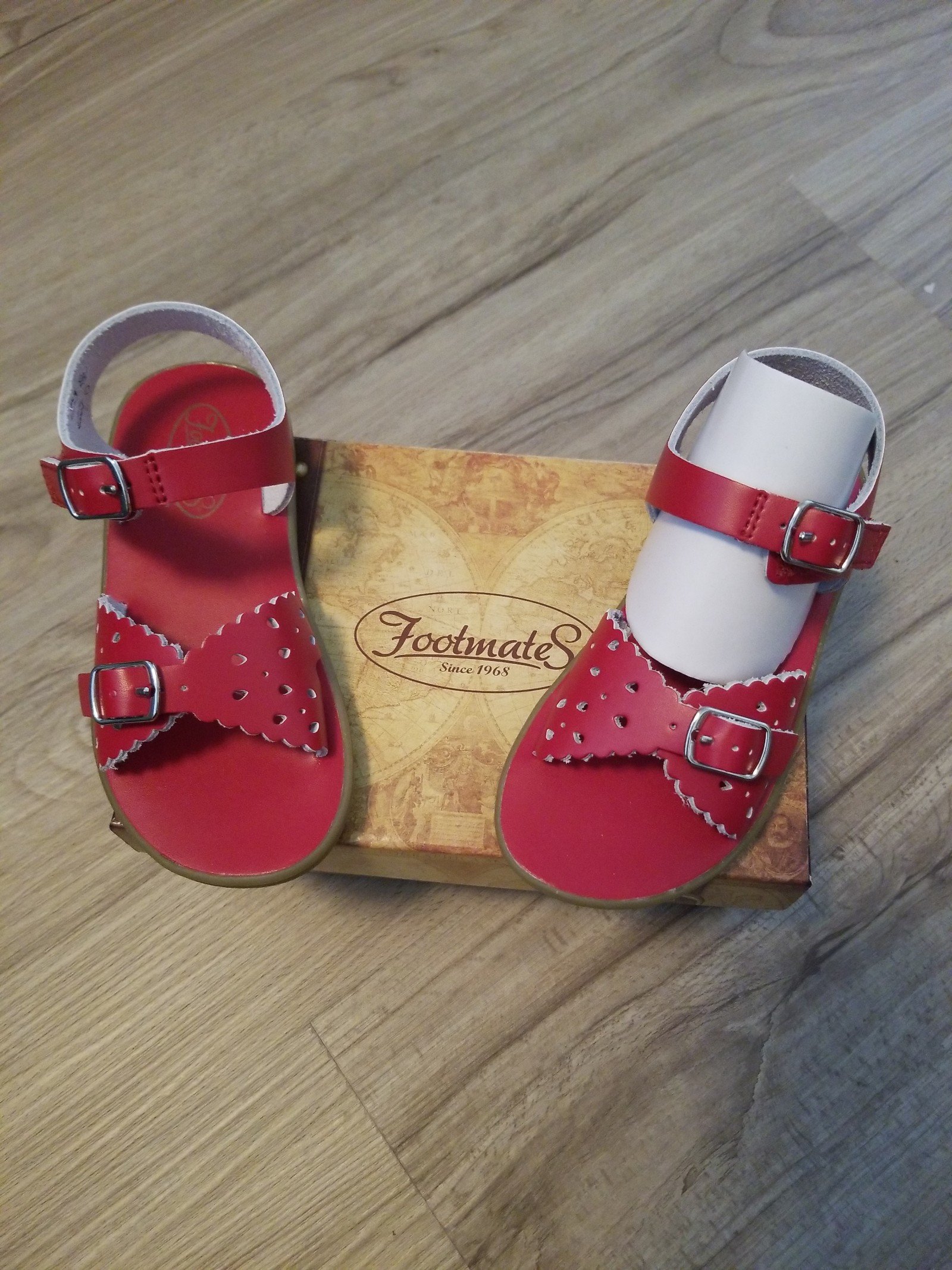 New Footmates Waterproof Sandals Size 9