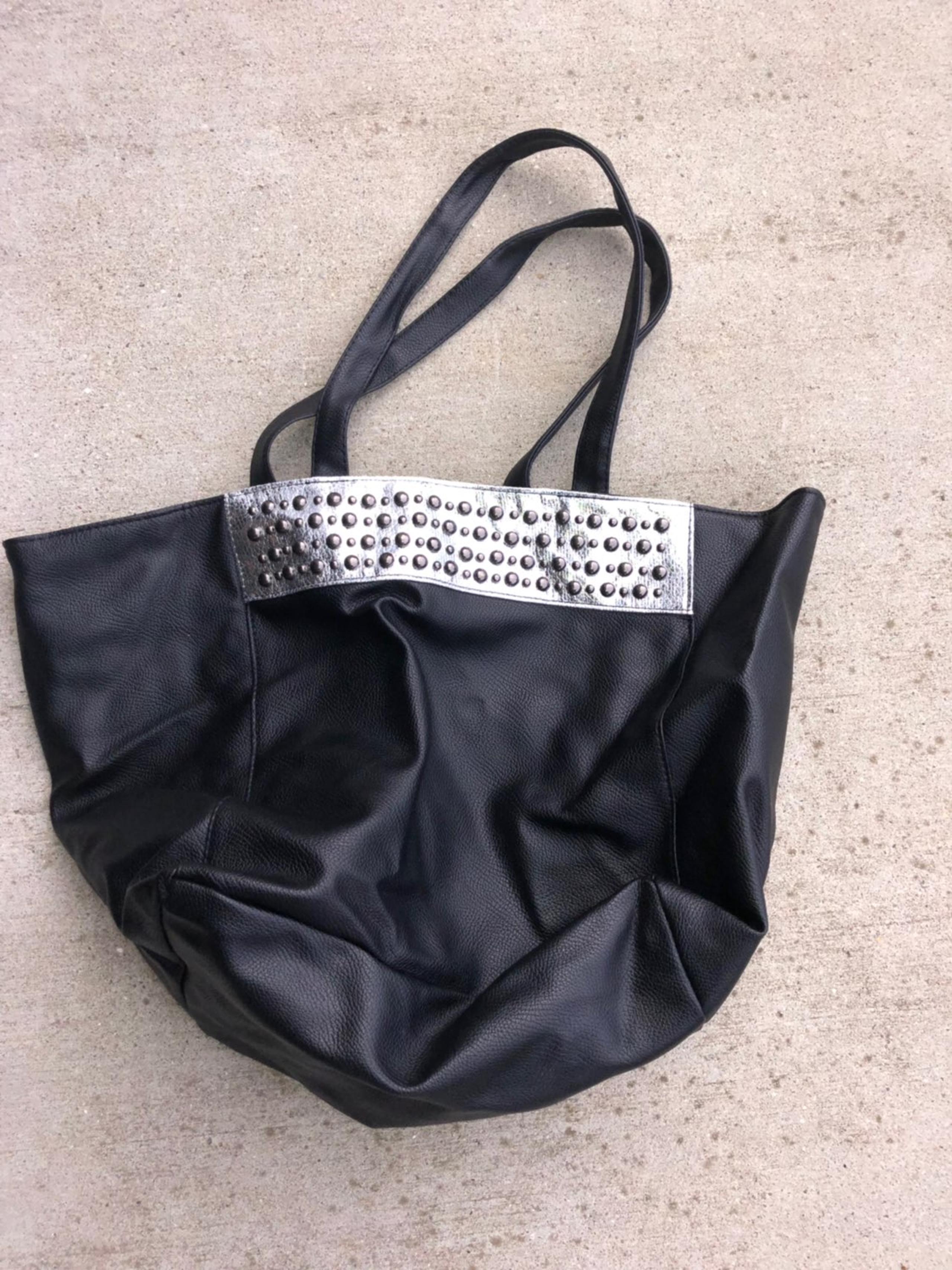 Signature Club A Shoulder Bag