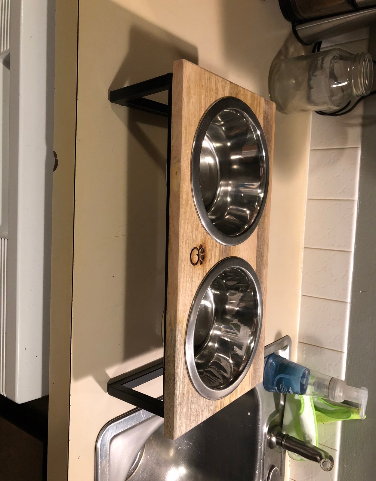Dog feeder