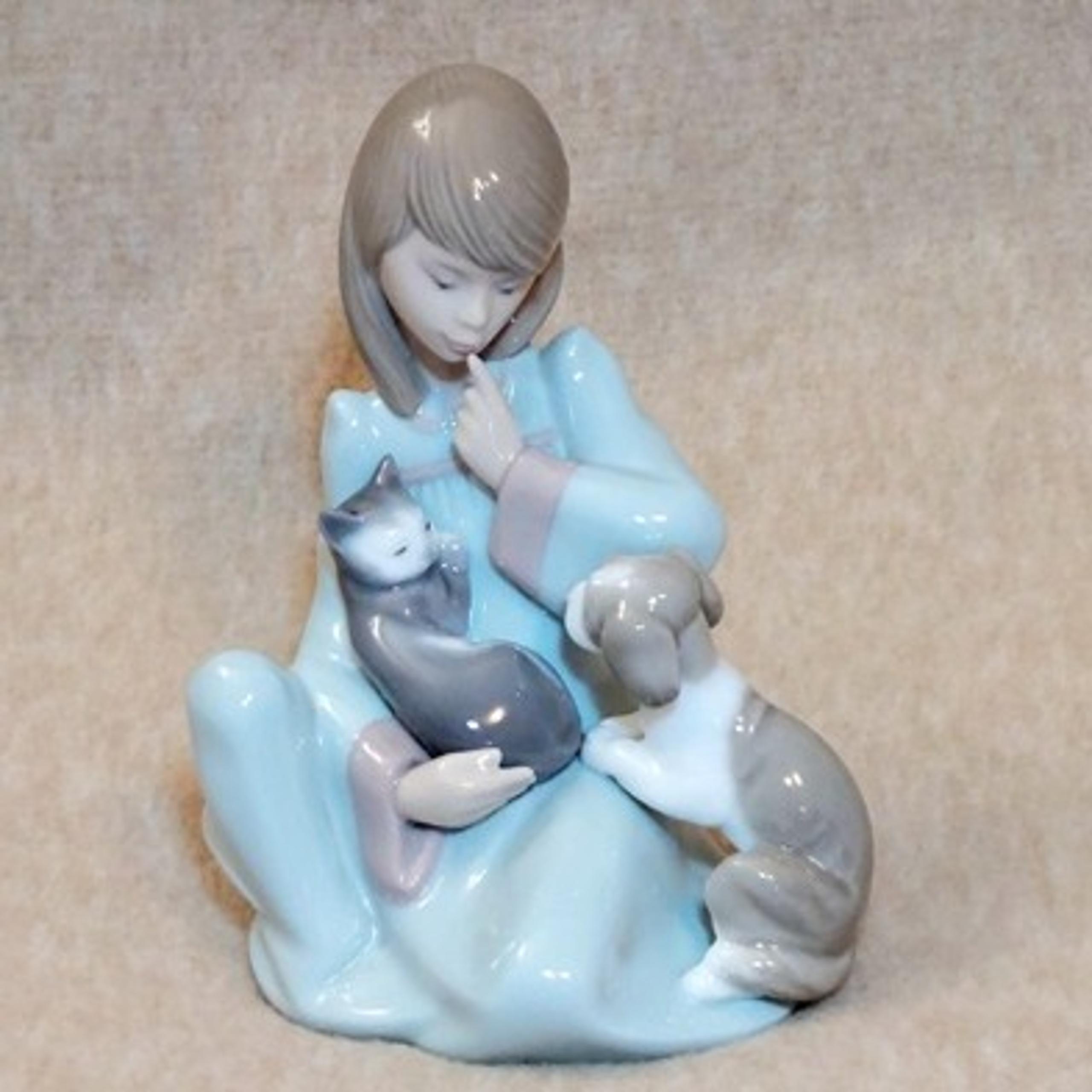 Rare Lladro "Cat Nap" Vintage Office/Home Collectible Decor Statue Figurine
