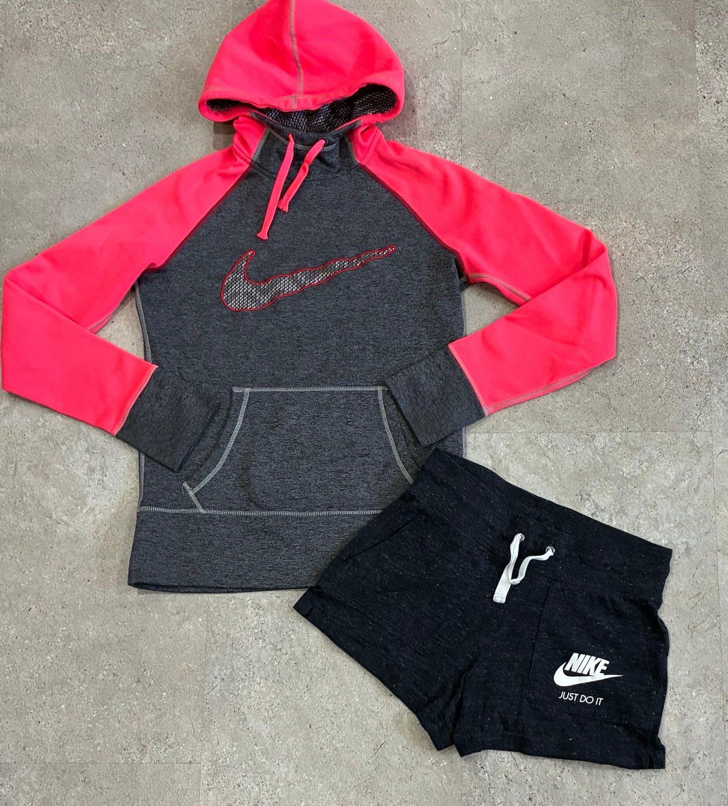 Womens NIKE Hoodie Sweatshirt & Shorts, sz XS
