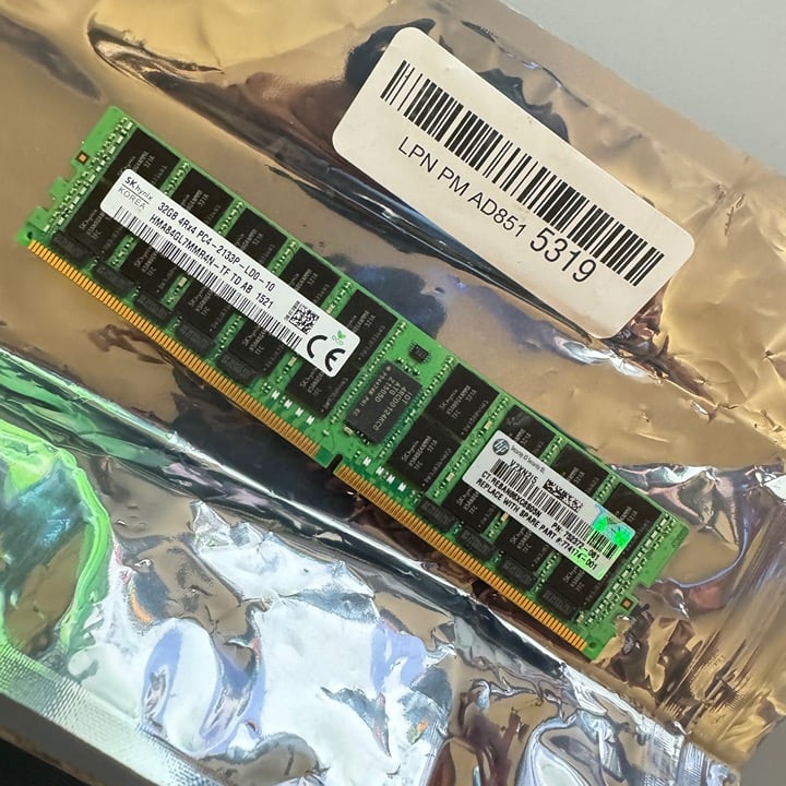 Hynix 32GB (1X32GB) 4RX4 PC4-2133P Server Memory