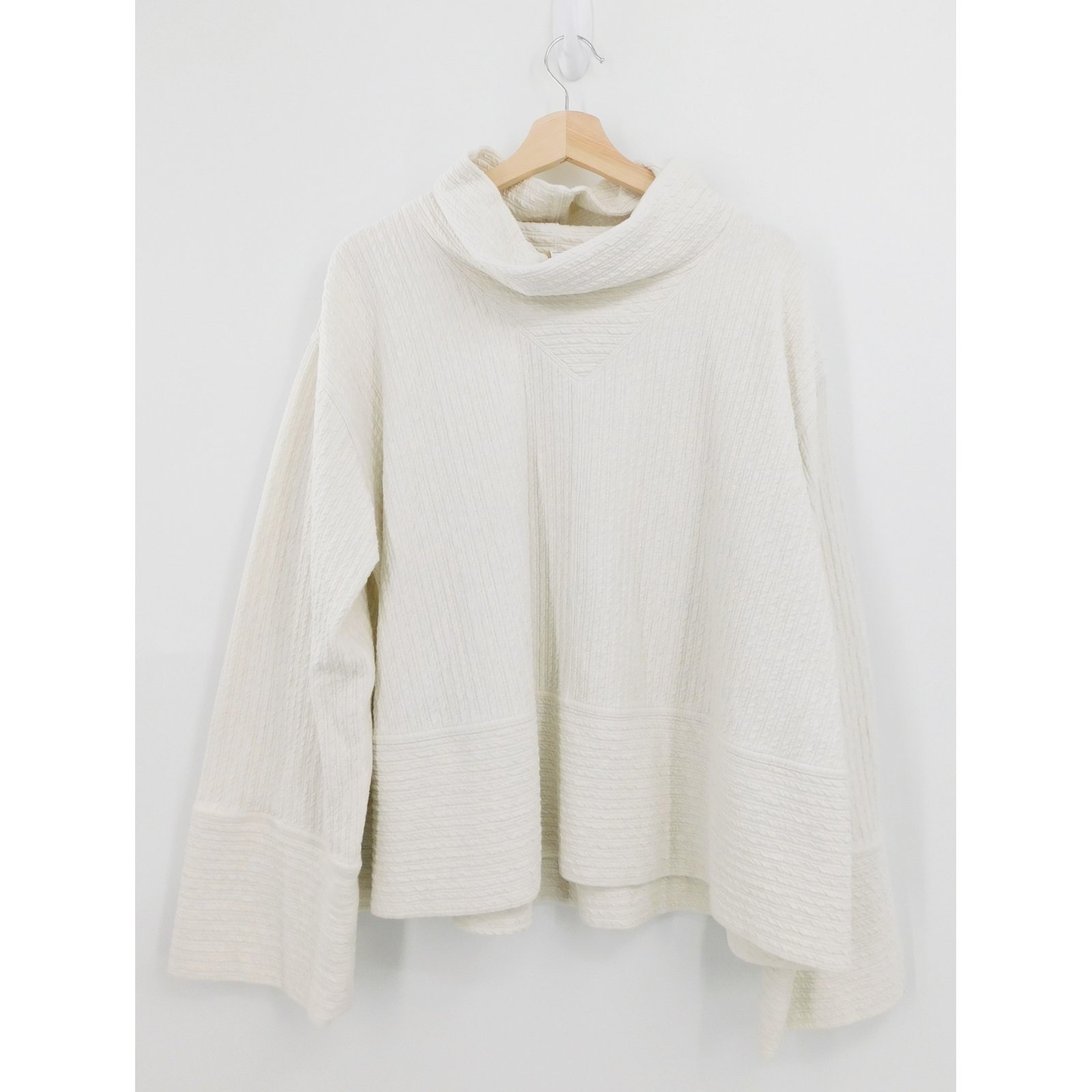 Lululemon Women's Ivory Retreat Yourself Pullover Activewear Top Size L/XL