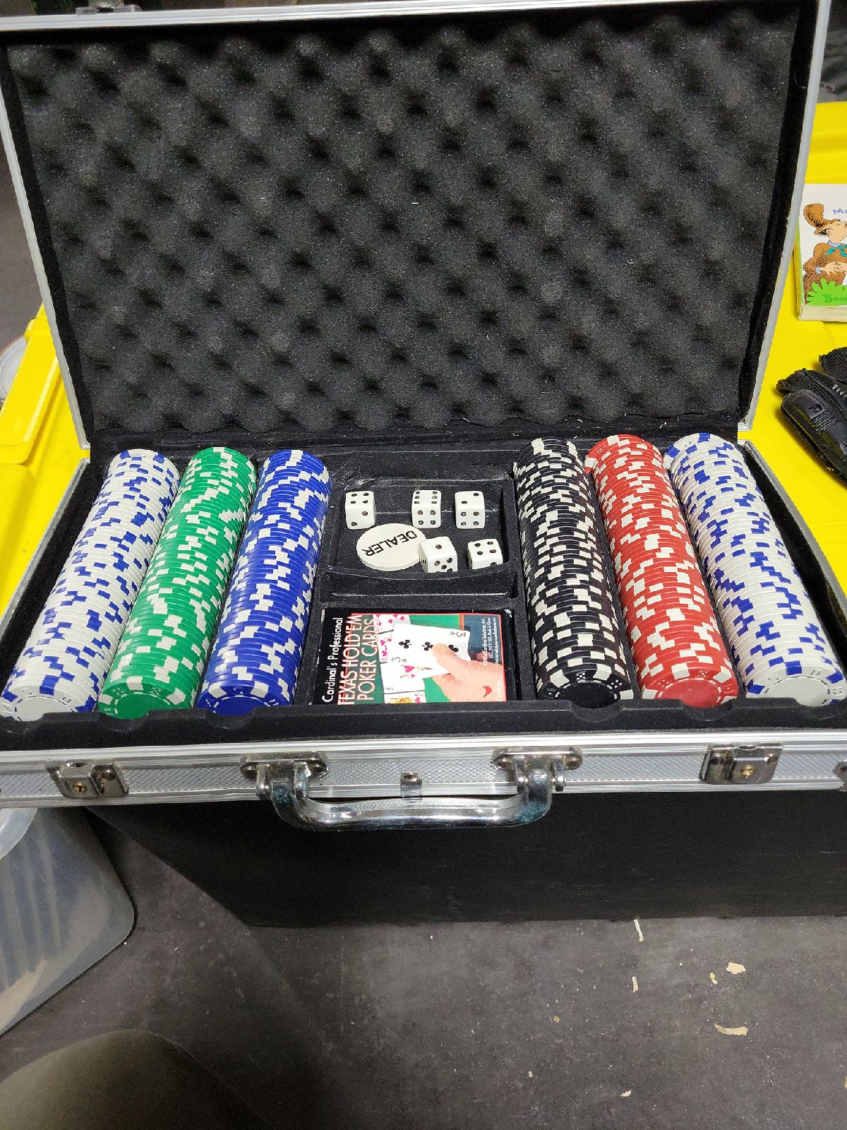 Poker chips set