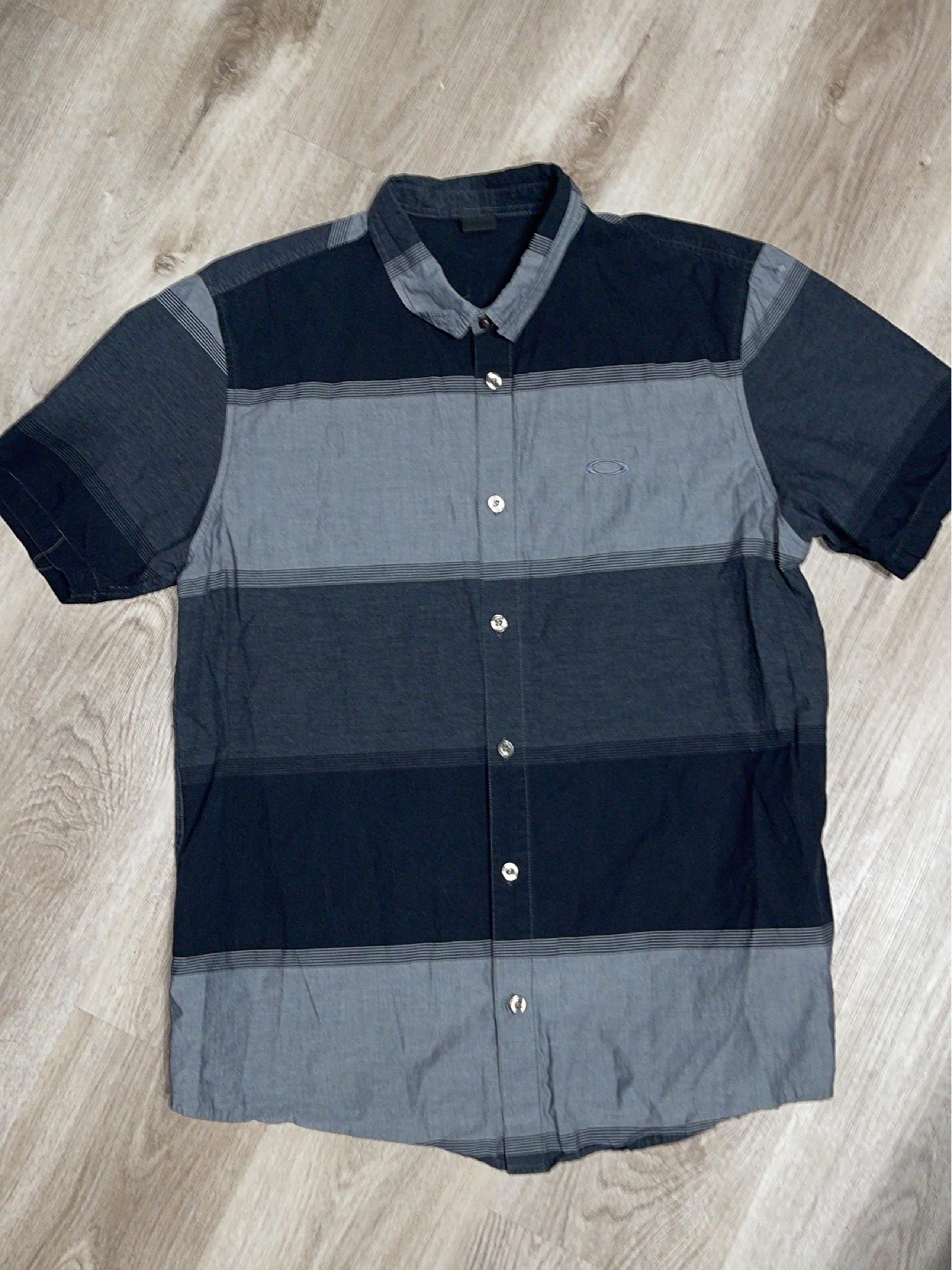 Oakley Gray Short Sleeve Button Up Shirt Men’s XL