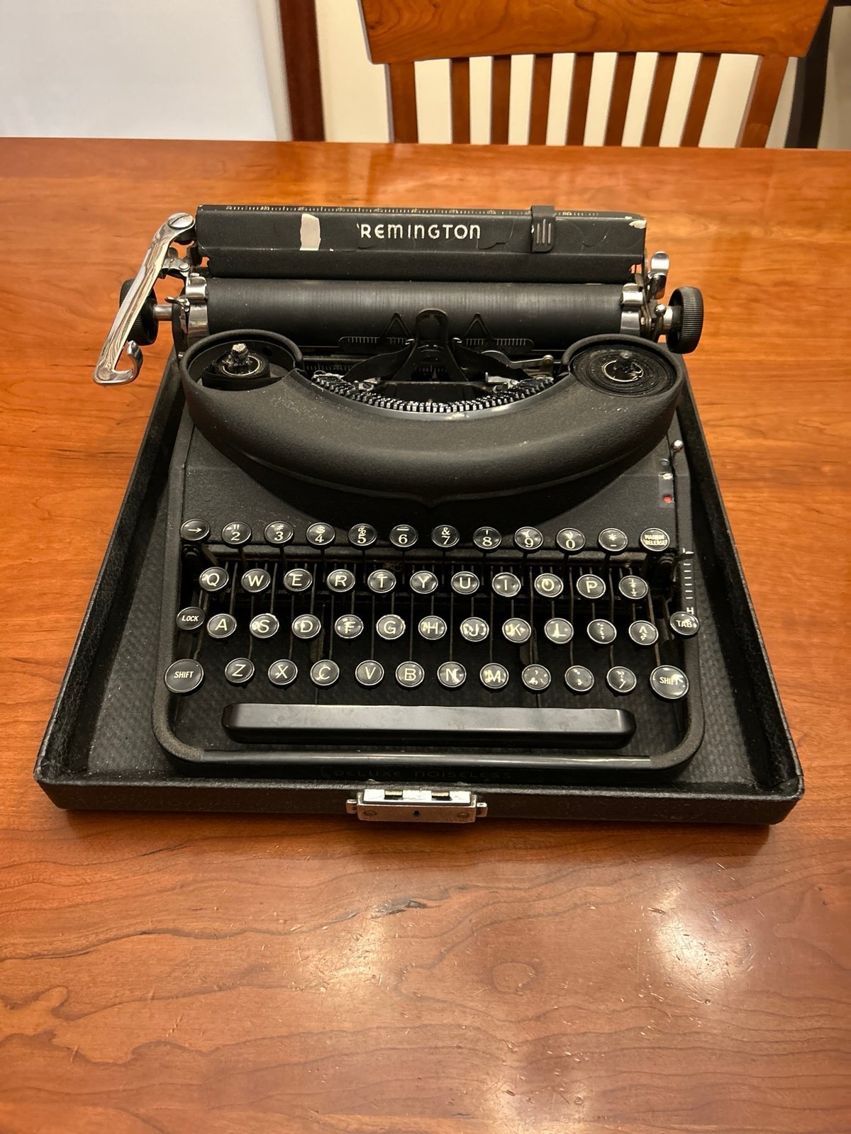 Remington Deluxe Noiseless Portable Typewriter with case