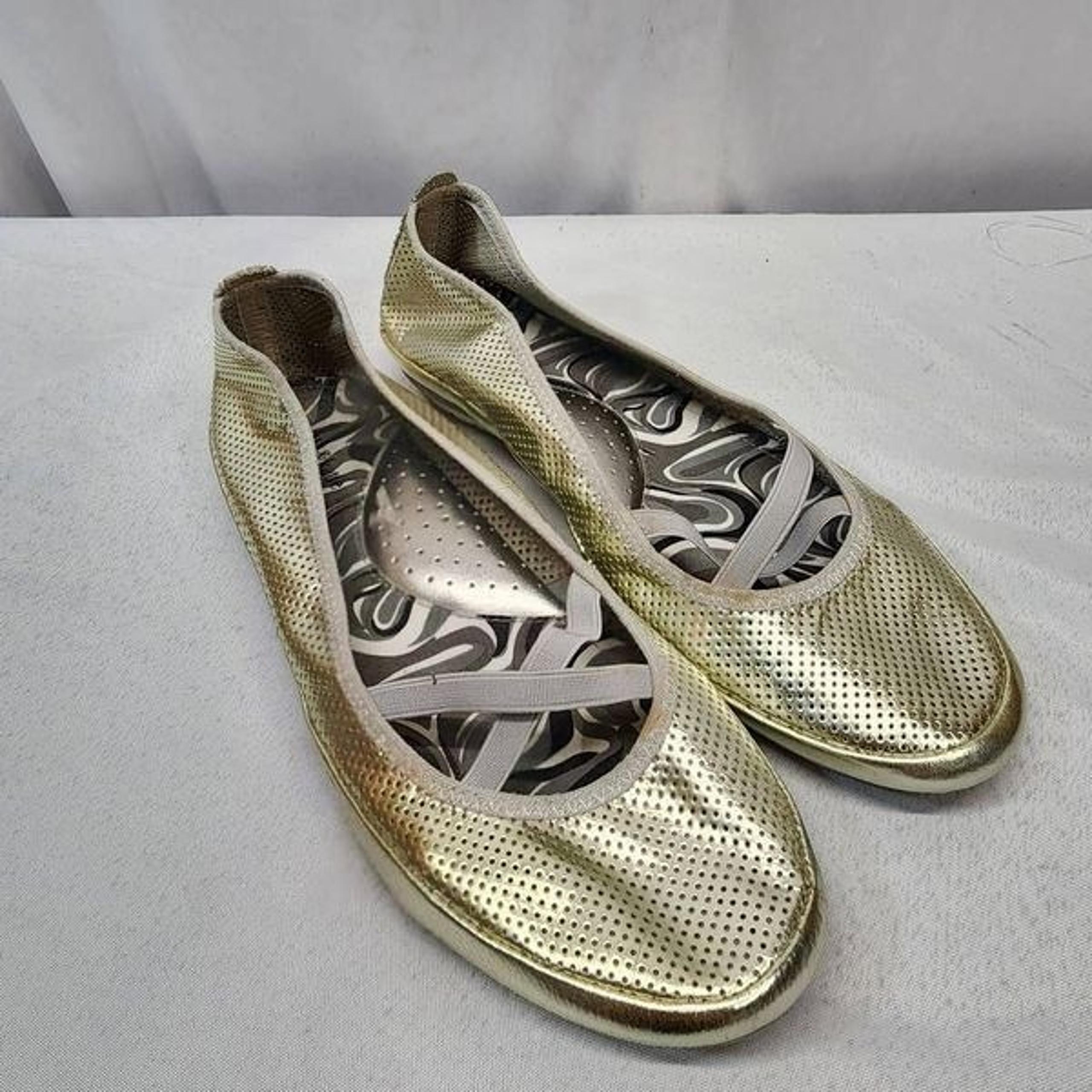 Kelly & Katie Women's 8 Gold Metallic Perforated Ballet Flats Comfort