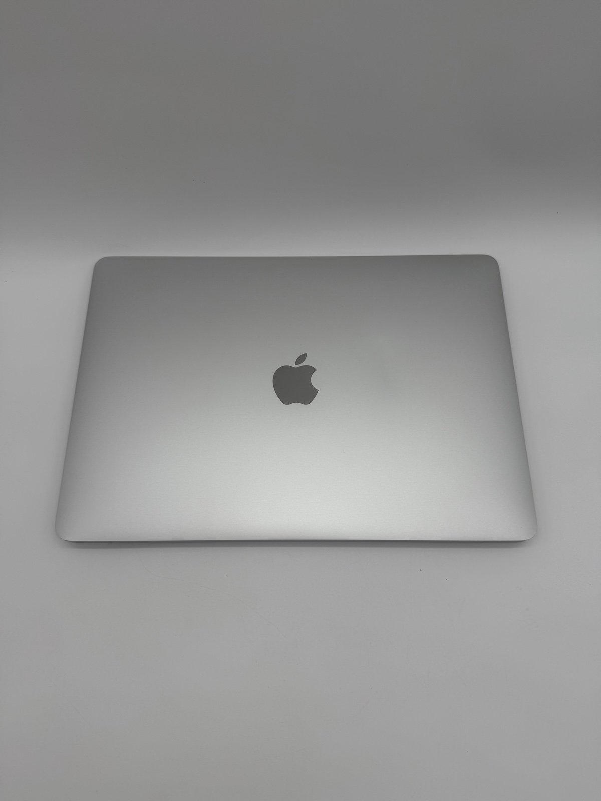 Apple MacBook Air 13” Silver 8GB/256GB iCloud L***KED FOR PARTS OR REPAIR DOA