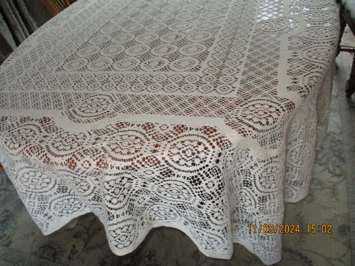 Vintage Lace Tablecloth Ivory 99 x 76 Beautiful Heavy Weight Rectangular Excel