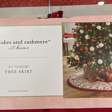 christmas tree skirt gingerbread , cupcakes and cashmere ,52 (132 CM)