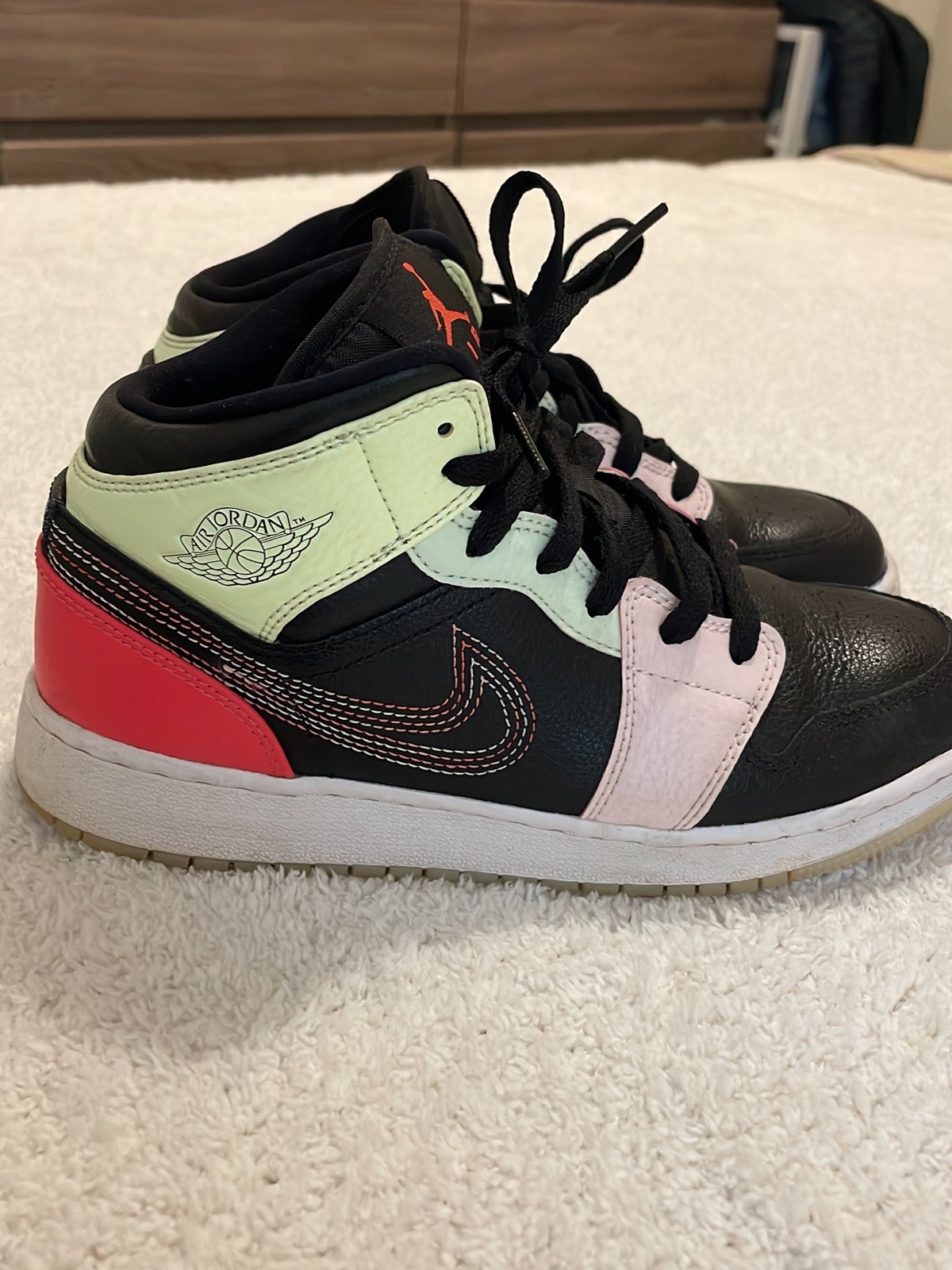 Air Jordan 1 Mid, Glow in the Dark GS, No Soles