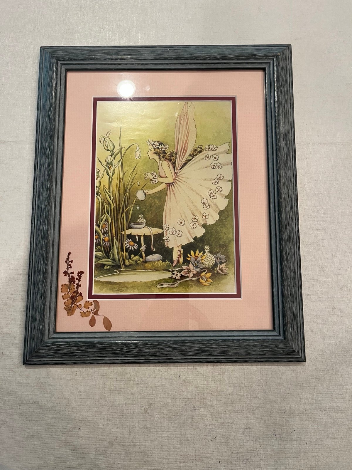 Vintage style fairy vanity print. Absolutely adorable! Dried flower accent.
