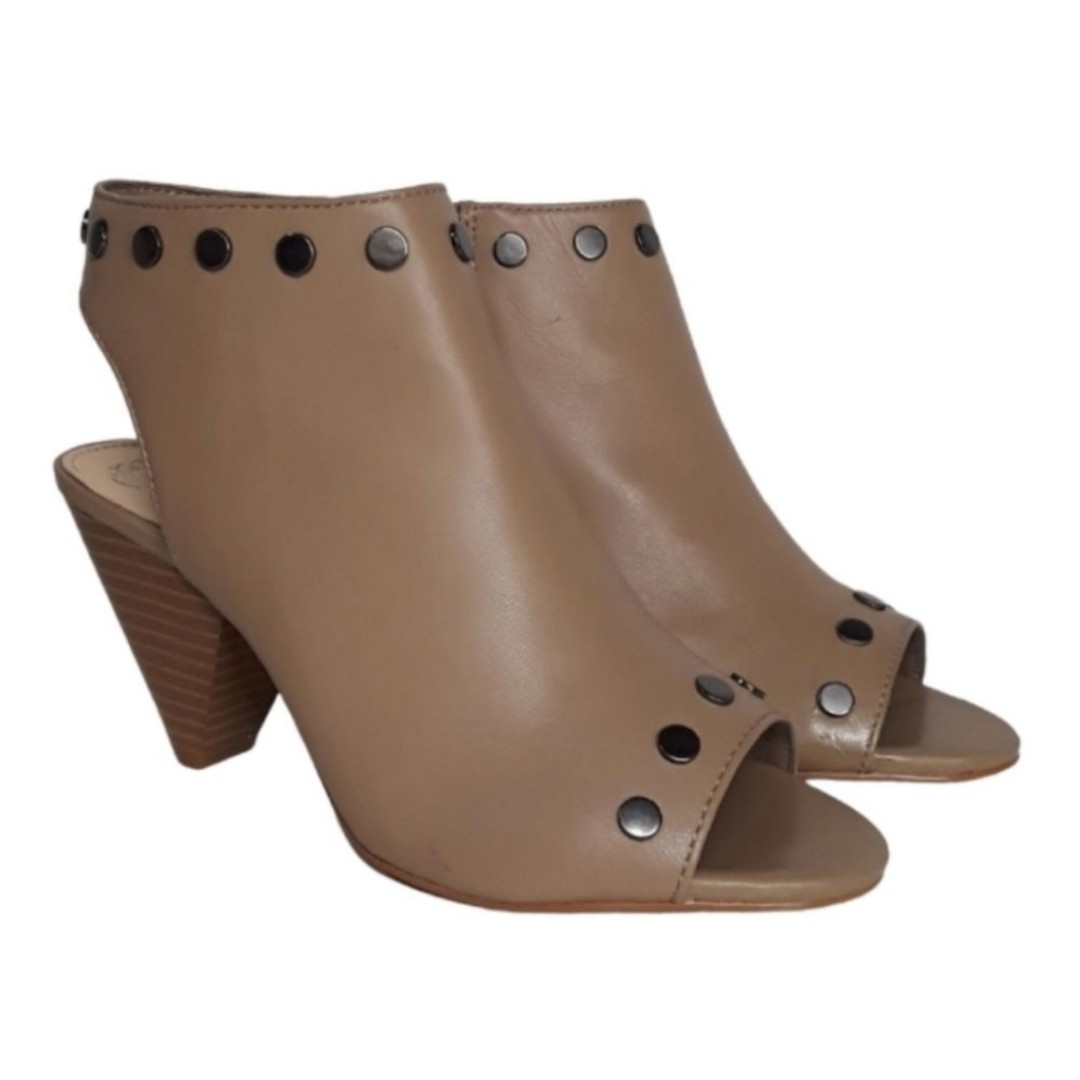 VINCE CAMUTO Tauplicious Edia Soft Nappa Silk Studded Cone Heels 6.5
