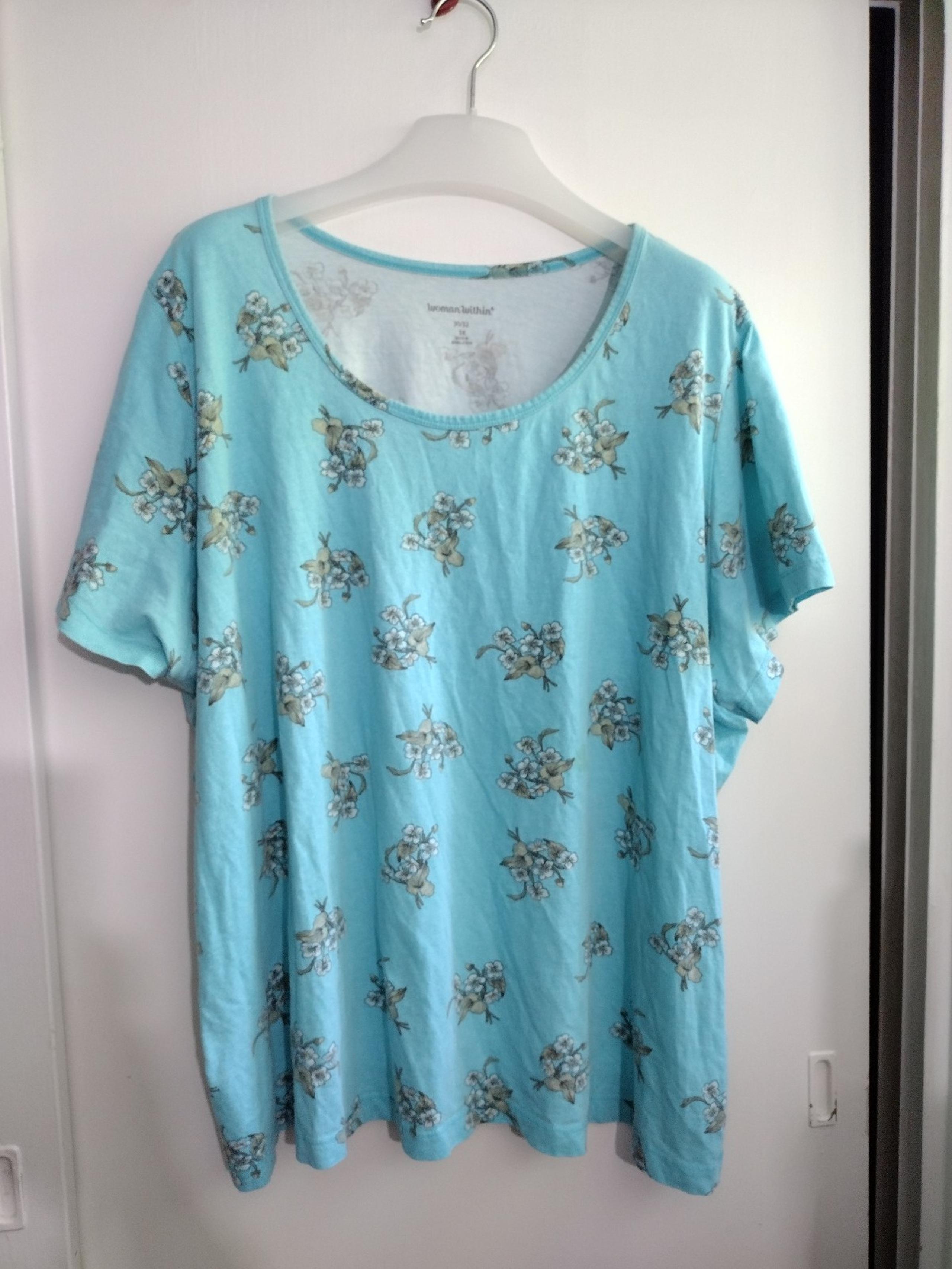 Women's aqua Blue 3x t shirt woman within floral light blue EUC plus size top