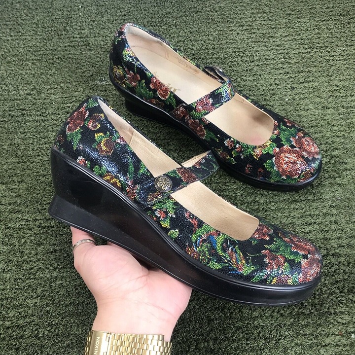 Alegria flare winter garden floral printed wedge Mary Janes. Size 9.5