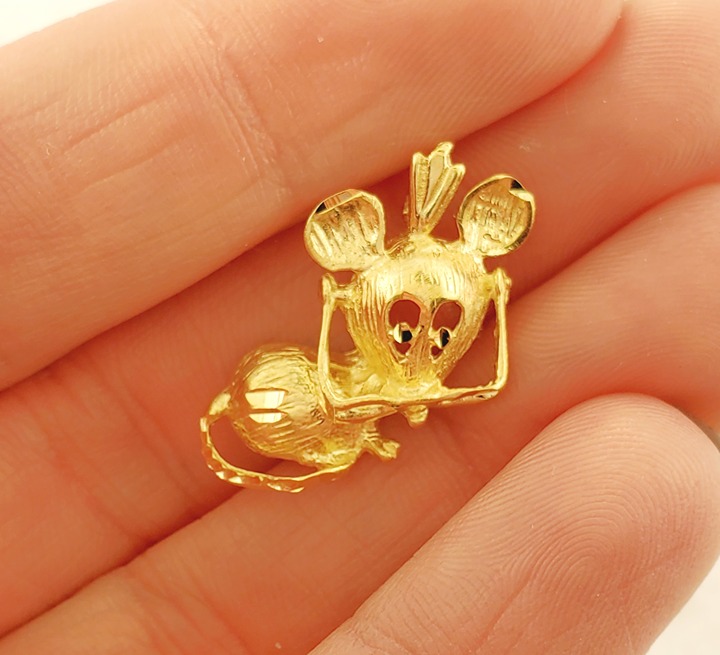 14k Yellow Gold Vintage Smart Mouse with Eyeglasses Charm Pendant