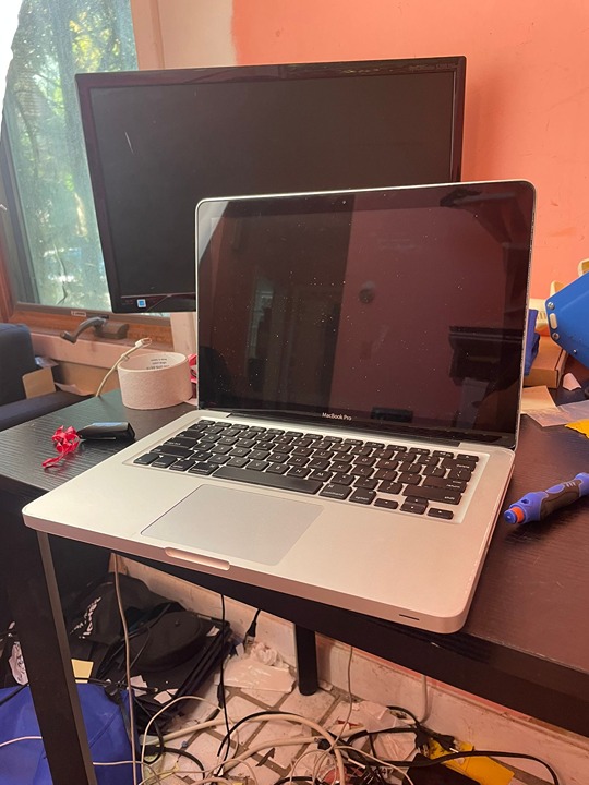 Apple MacBook Pro A1278 - No RAM, No HDD, For Parts or Repair