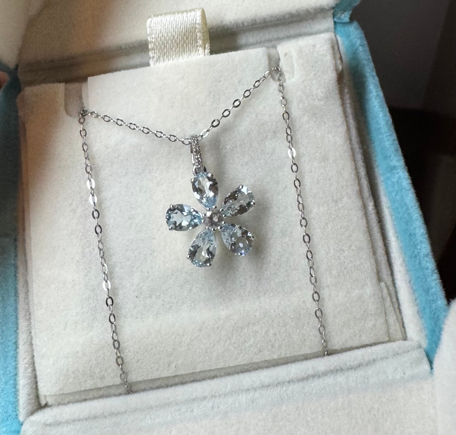 18K White Gold Aquamarine Pendant with 925 Silver Chain
