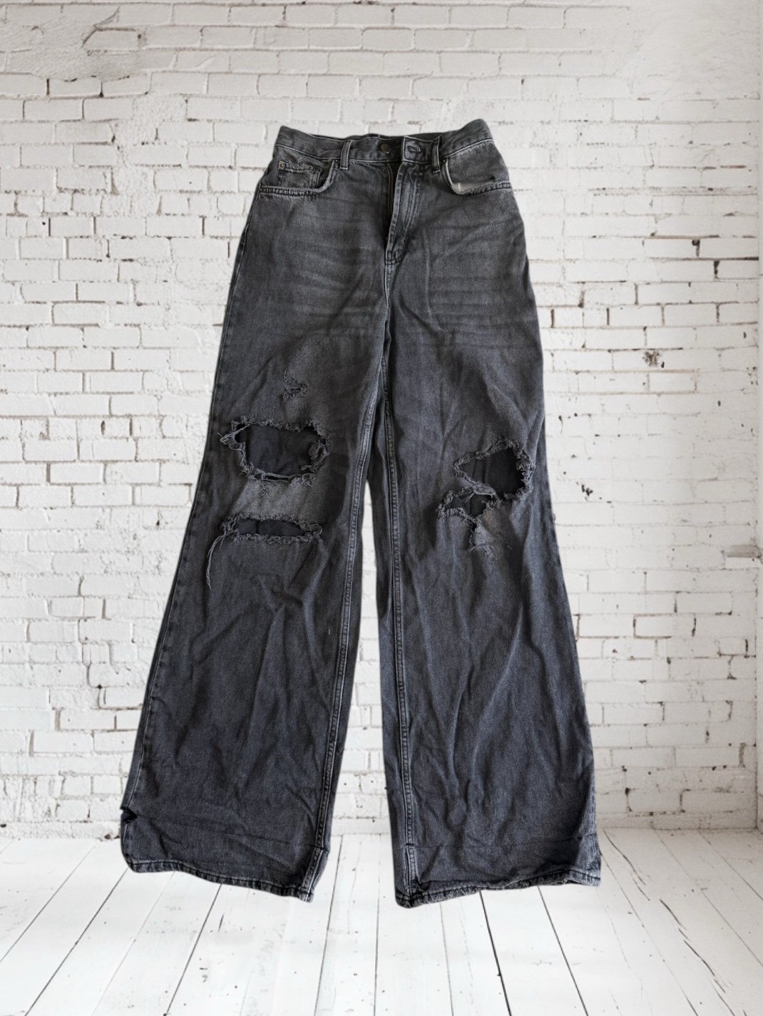 Urban outfitters- black jeans size 26 (2)