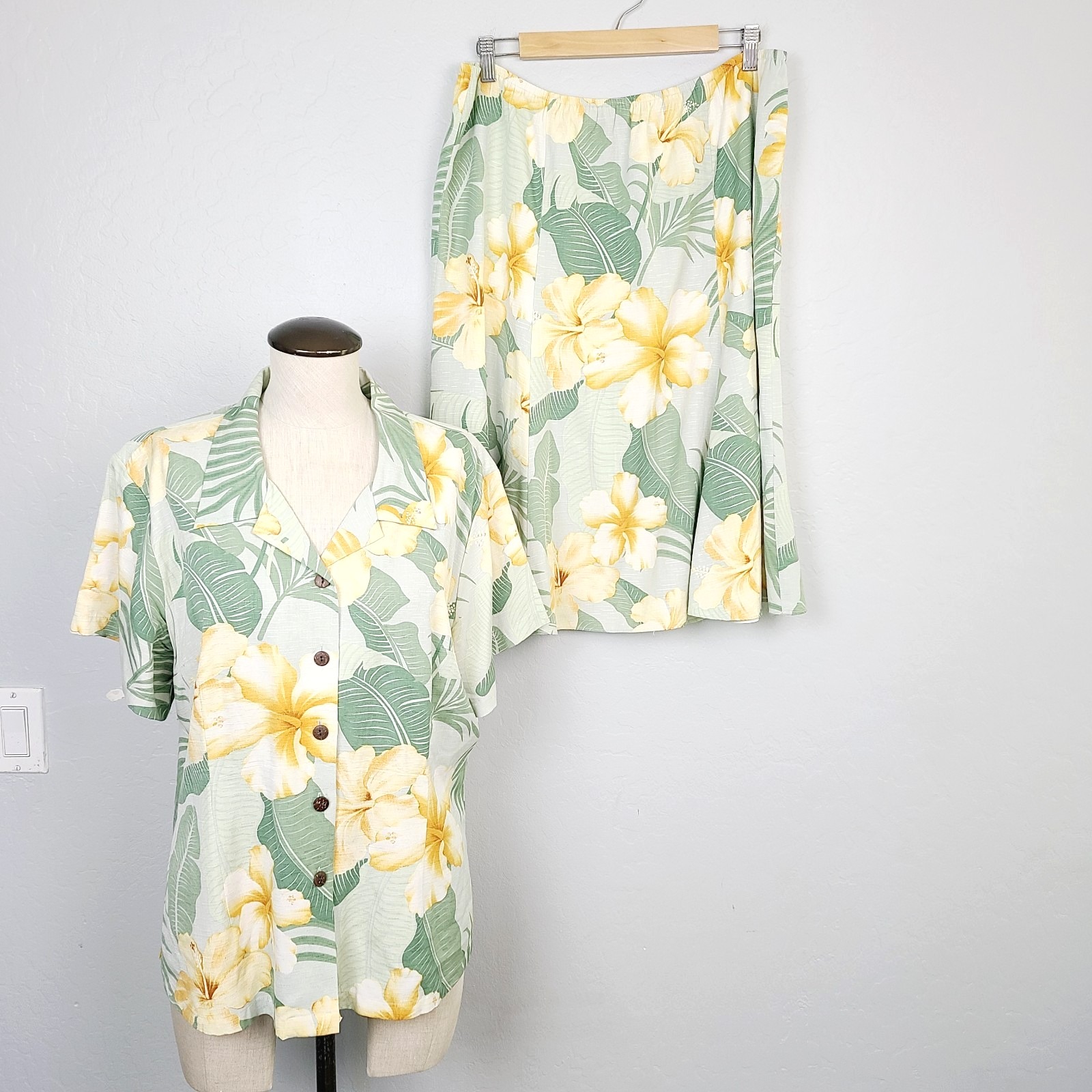 Hilo Hattie Top Skirt Set XL Green Yellow Floral Hawaiian Tropical Button-Front