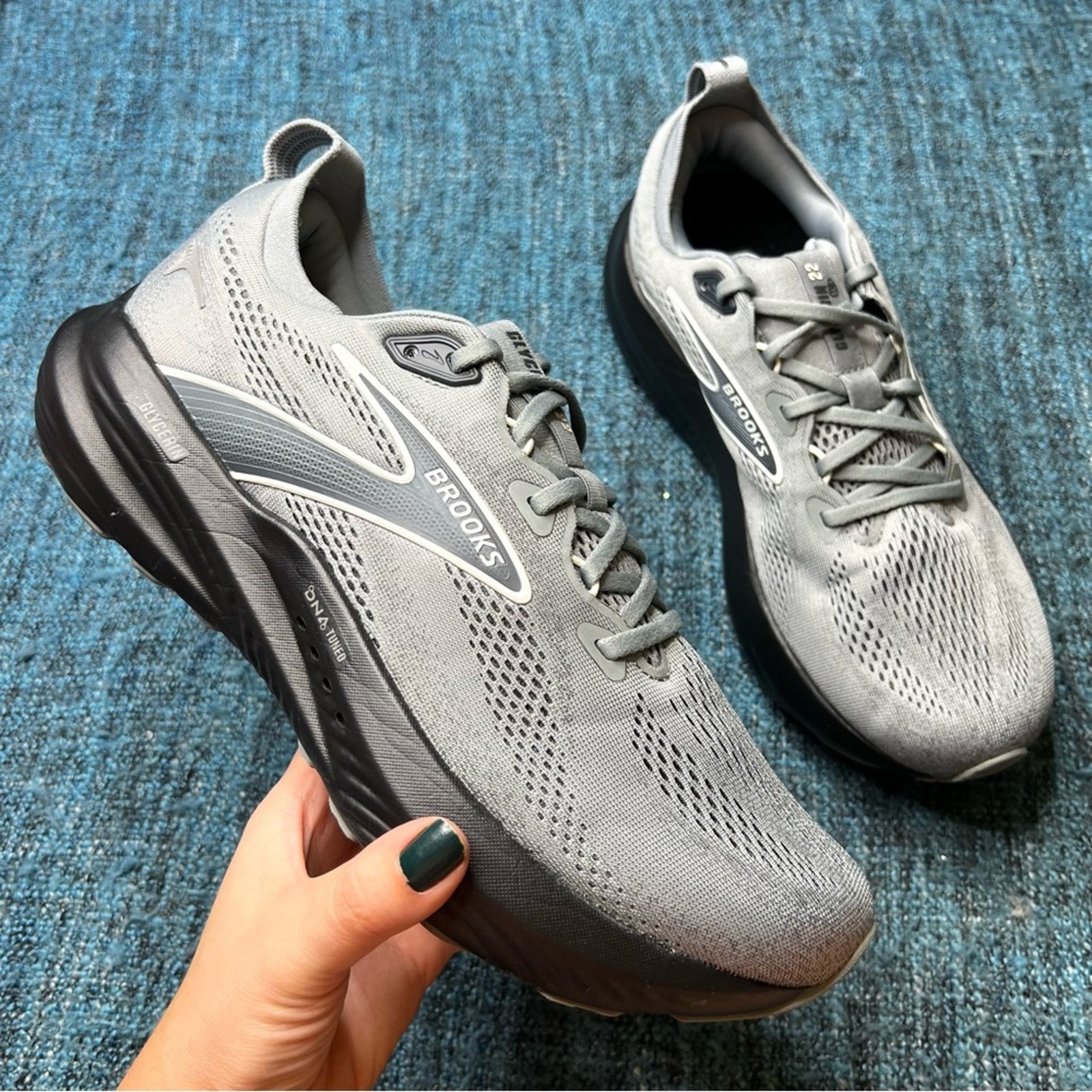 Brooks Glycerin 22 Running Shoes in Primer Grey Ebony Mens Size 10 WIDE Width 2E