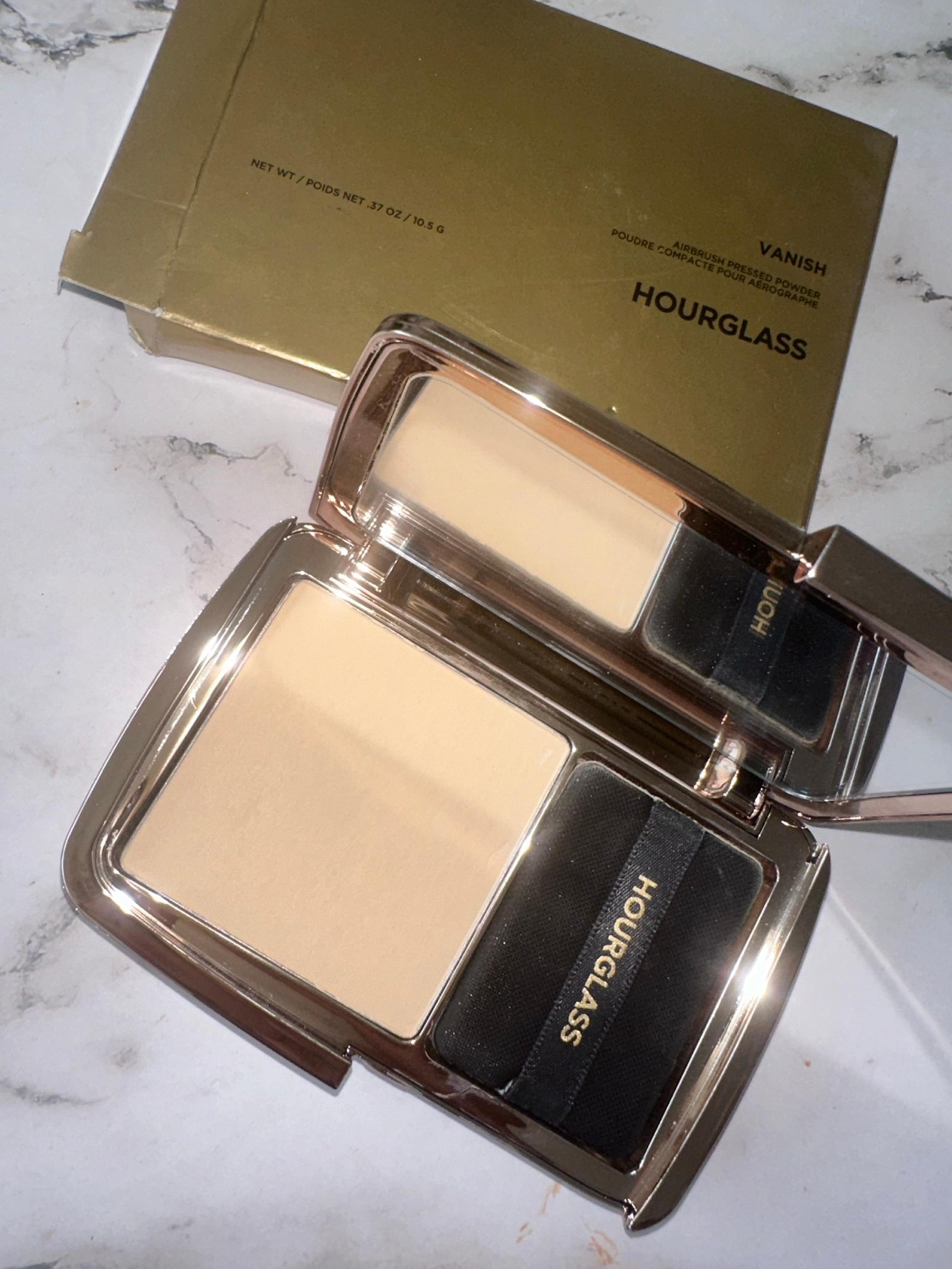 Hourglass Ambient Pressed Powder in Translucent Medium