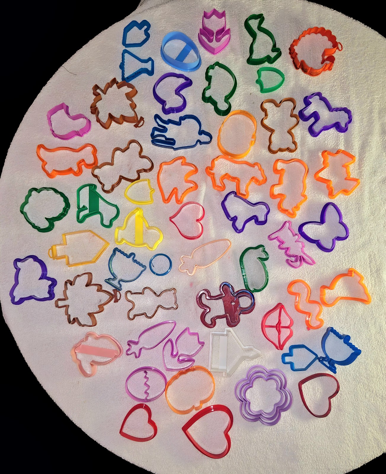 Huge Lot 136 Vintage Plastic Cookie Cutters, Hallmark Wilton Holidays