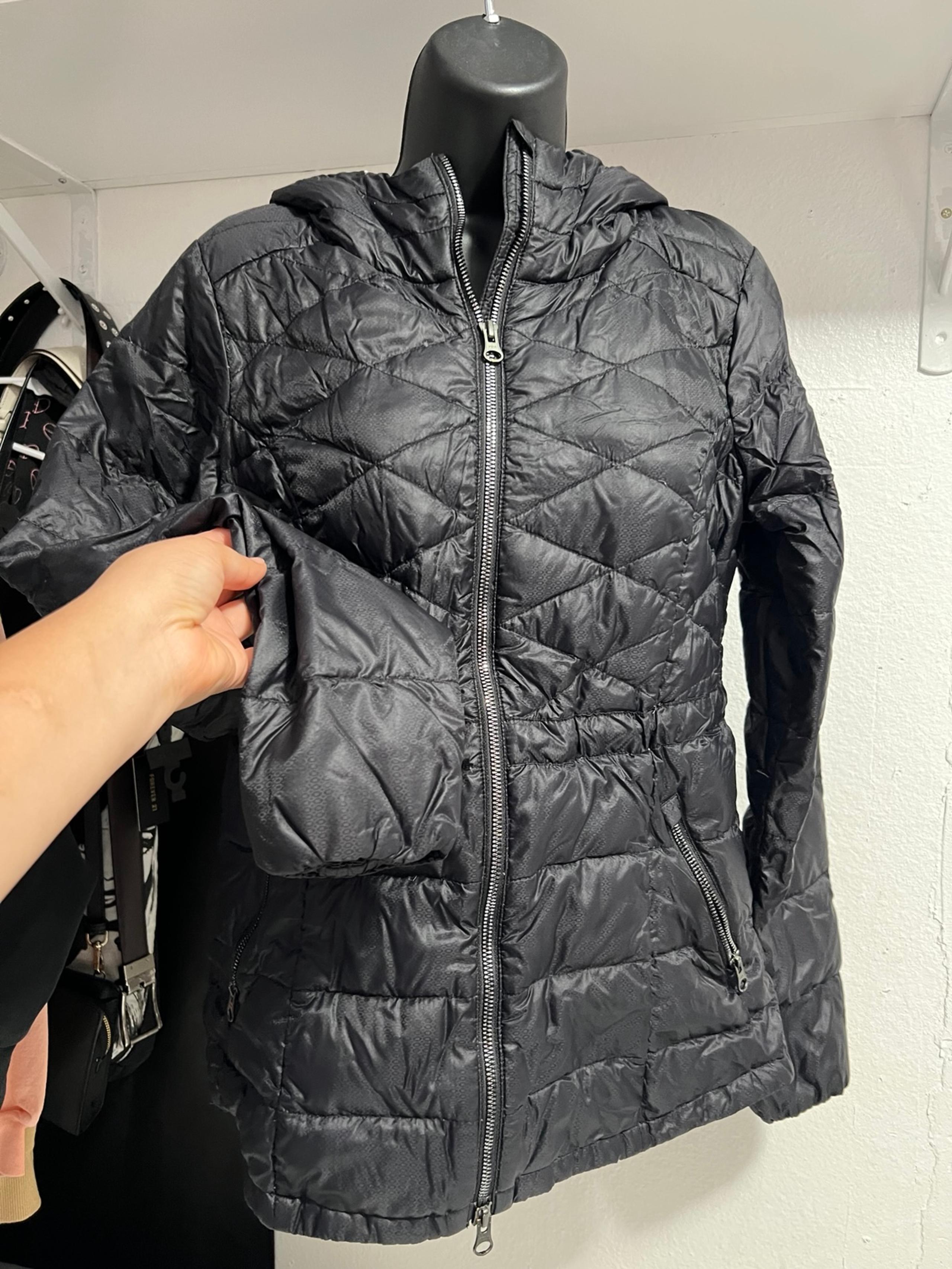 ATHLETA black lightweight quilted hooded foldable warm coat