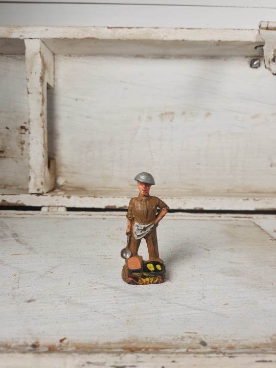 Vintage Manoil Barclay Metal Lead Toy Soldier Cook's Helper w/ Ladle - Dimestore
