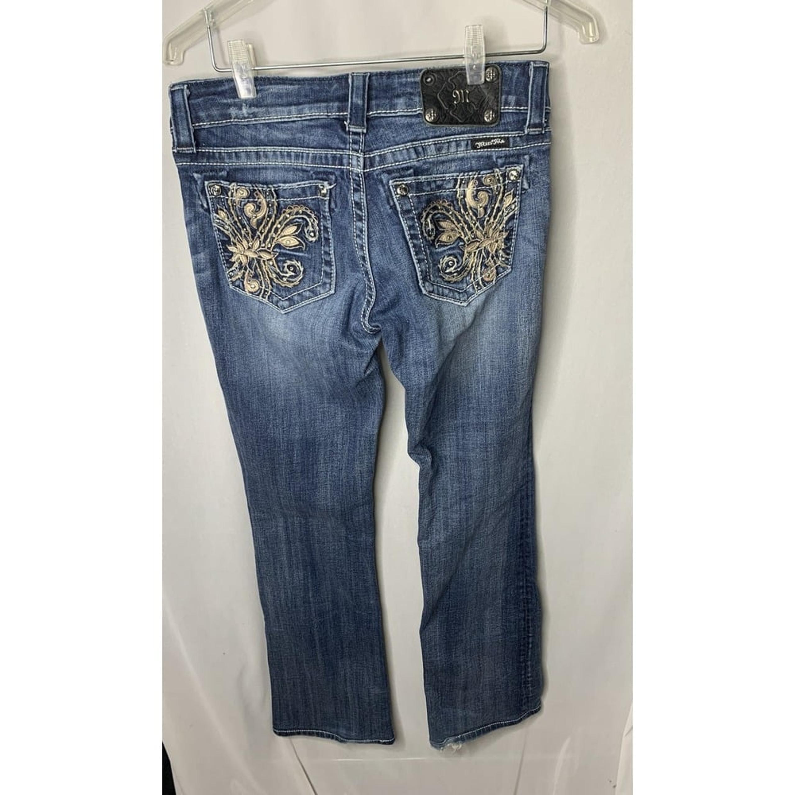 Women's Sz 27 32x31 Boot Cut Embellished Blue Miss Me Jeans  Embroidered Pocket