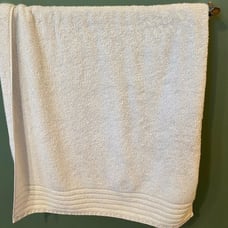 Vera Wang White Bath Towel Body Luxurios