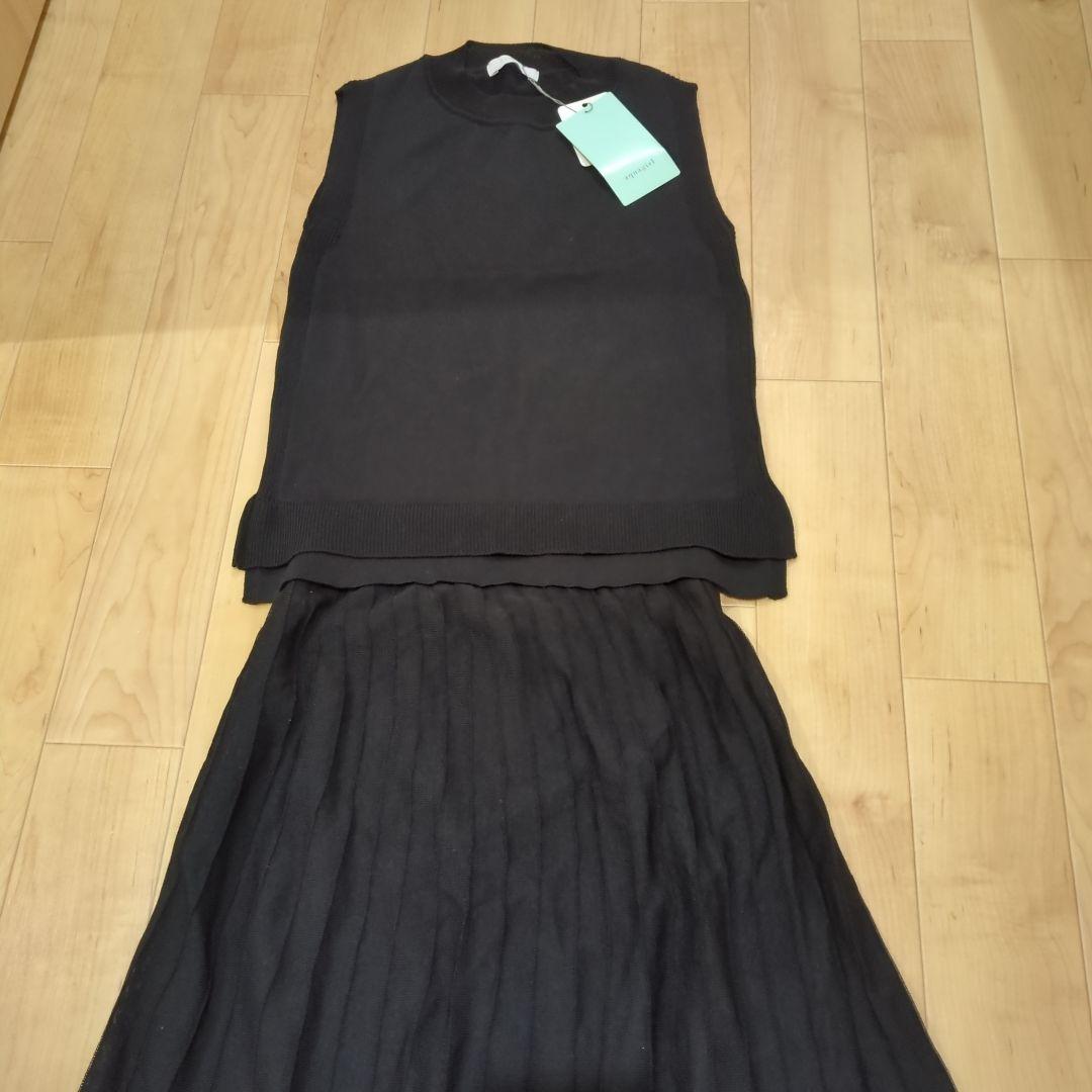 Brand new Aqua Girl long skirt set-up in black, size 36.
