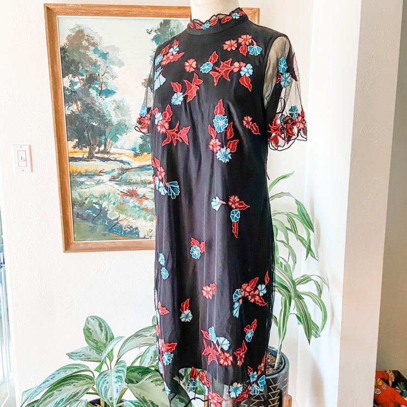 *BNWT* Pea In The Pod Embroidered Dress