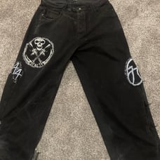 black scab pnts