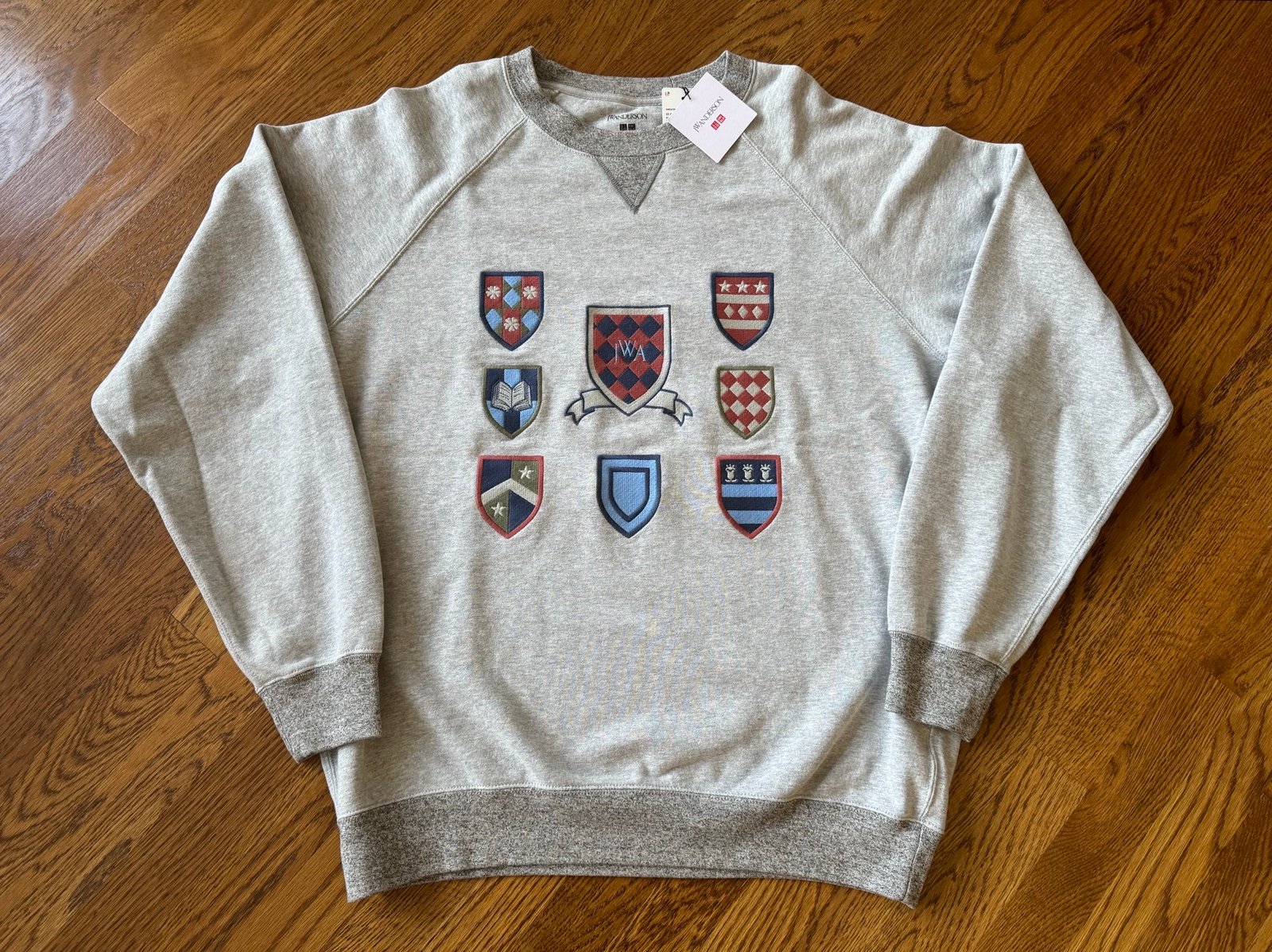 XL JW Anderson Sweatshirt Gray Coat of Arms Crest Shirt Extra Large Grey Uniqlo
