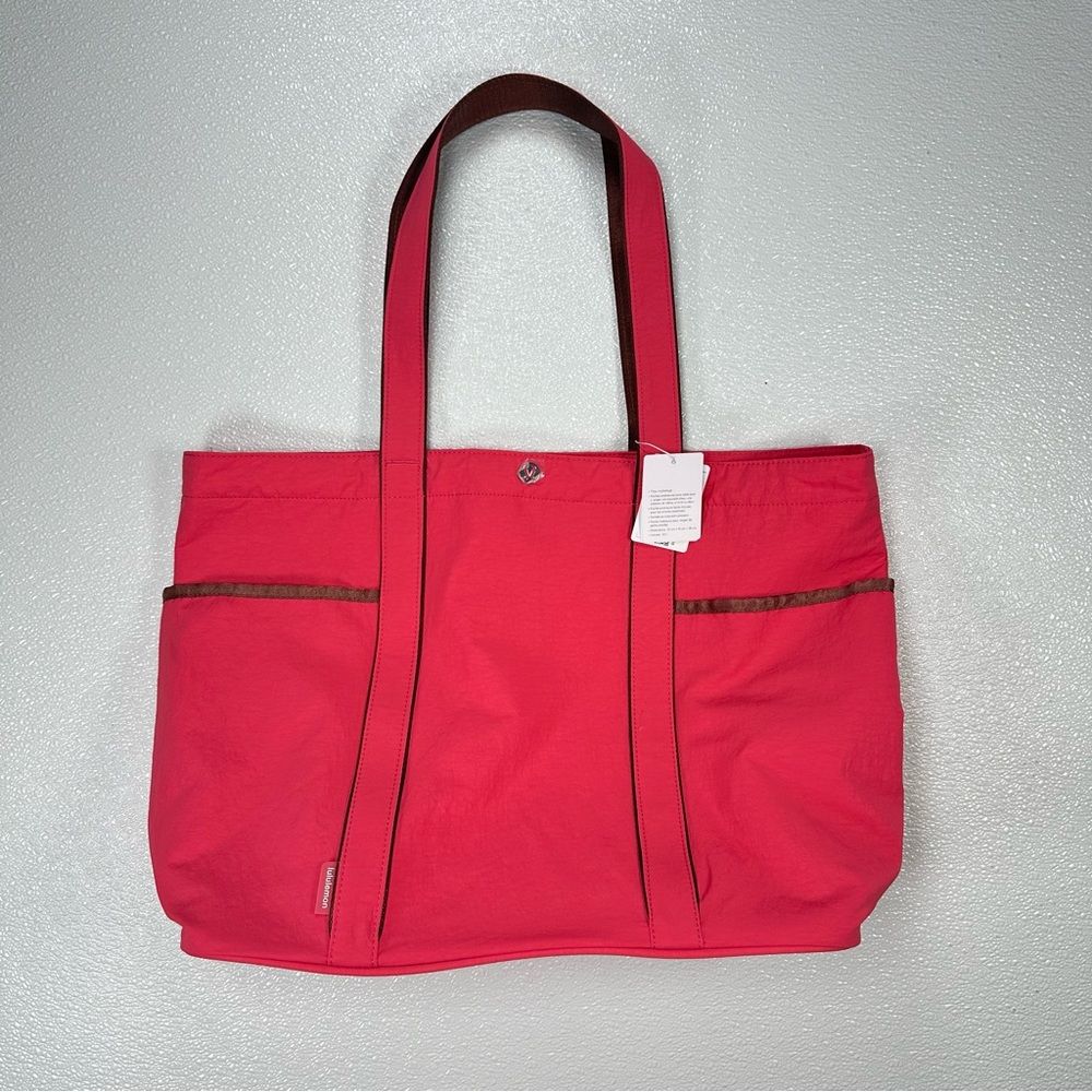 NWT Lululemon Daily Multi-Pocket Tote Glaze Pink/Ancient Copper Pipping One Size - detail