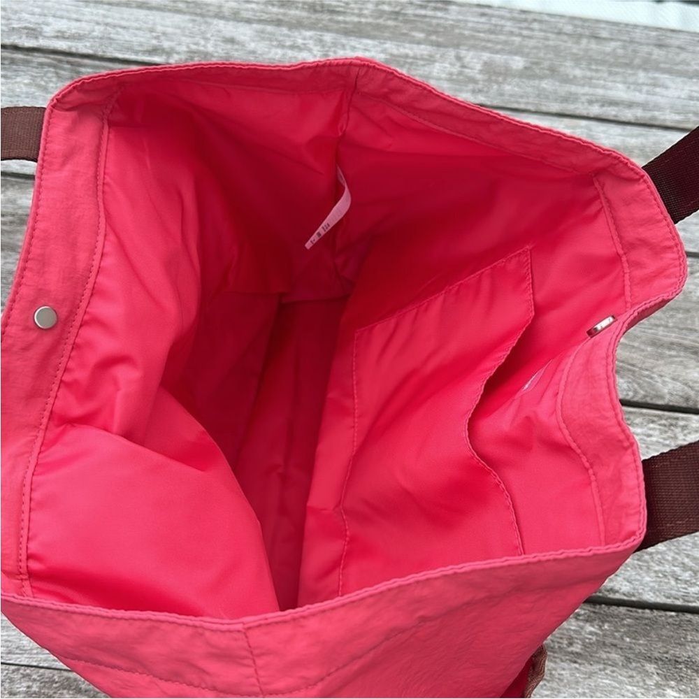 NWT Lululemon Daily Multi-Pocket Tote Glaze Pink/Ancient Copper Pipping One Size - detail
