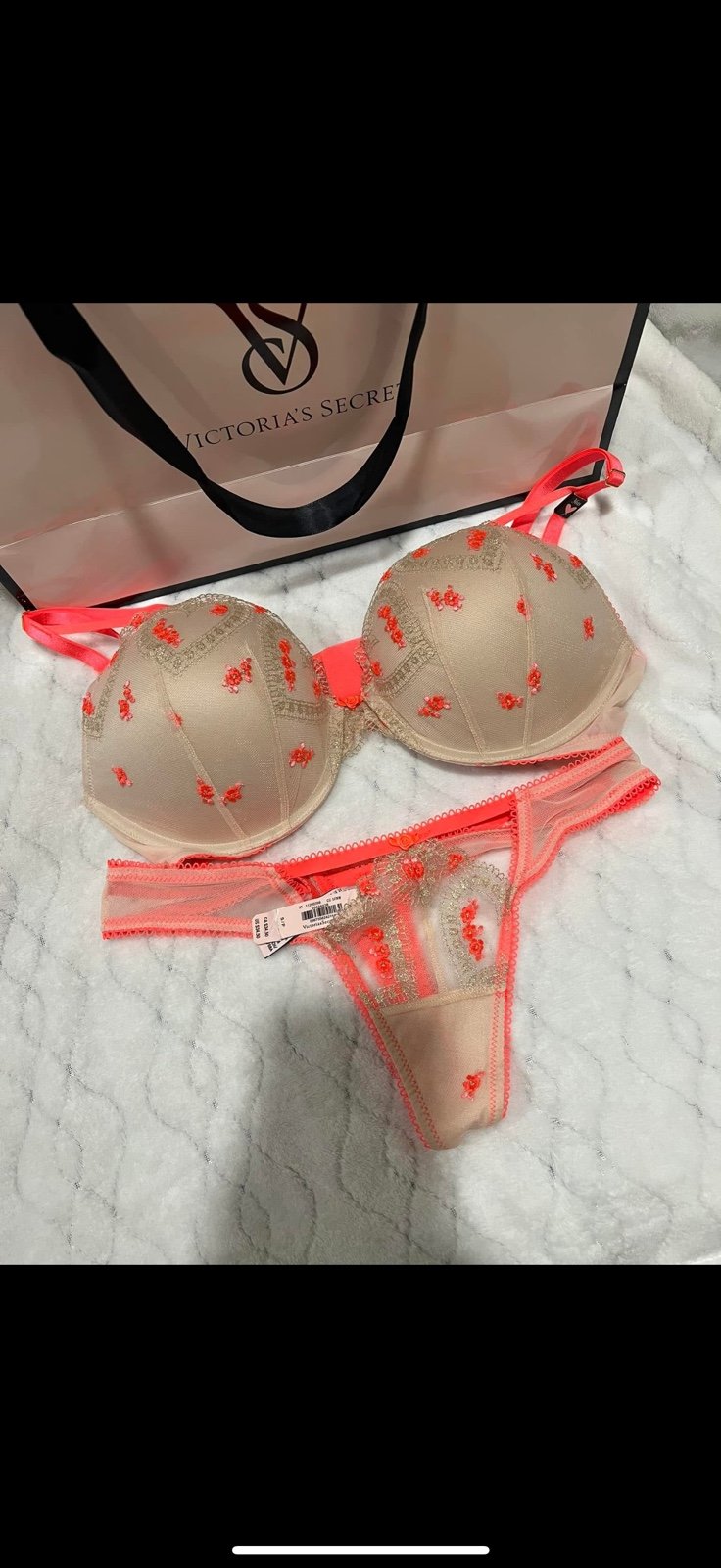 Victoria’s Secret bra set