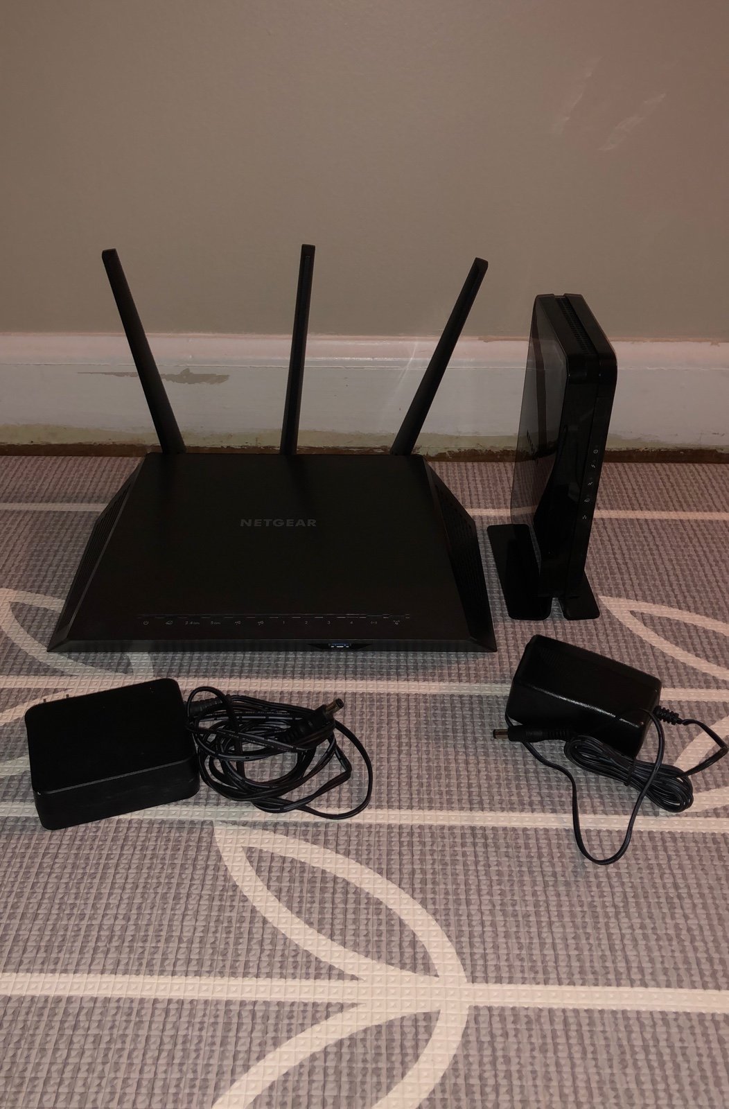 NetGear Nighthawk AC1900 Router & NetGear CM500 cable modem BUNDLE