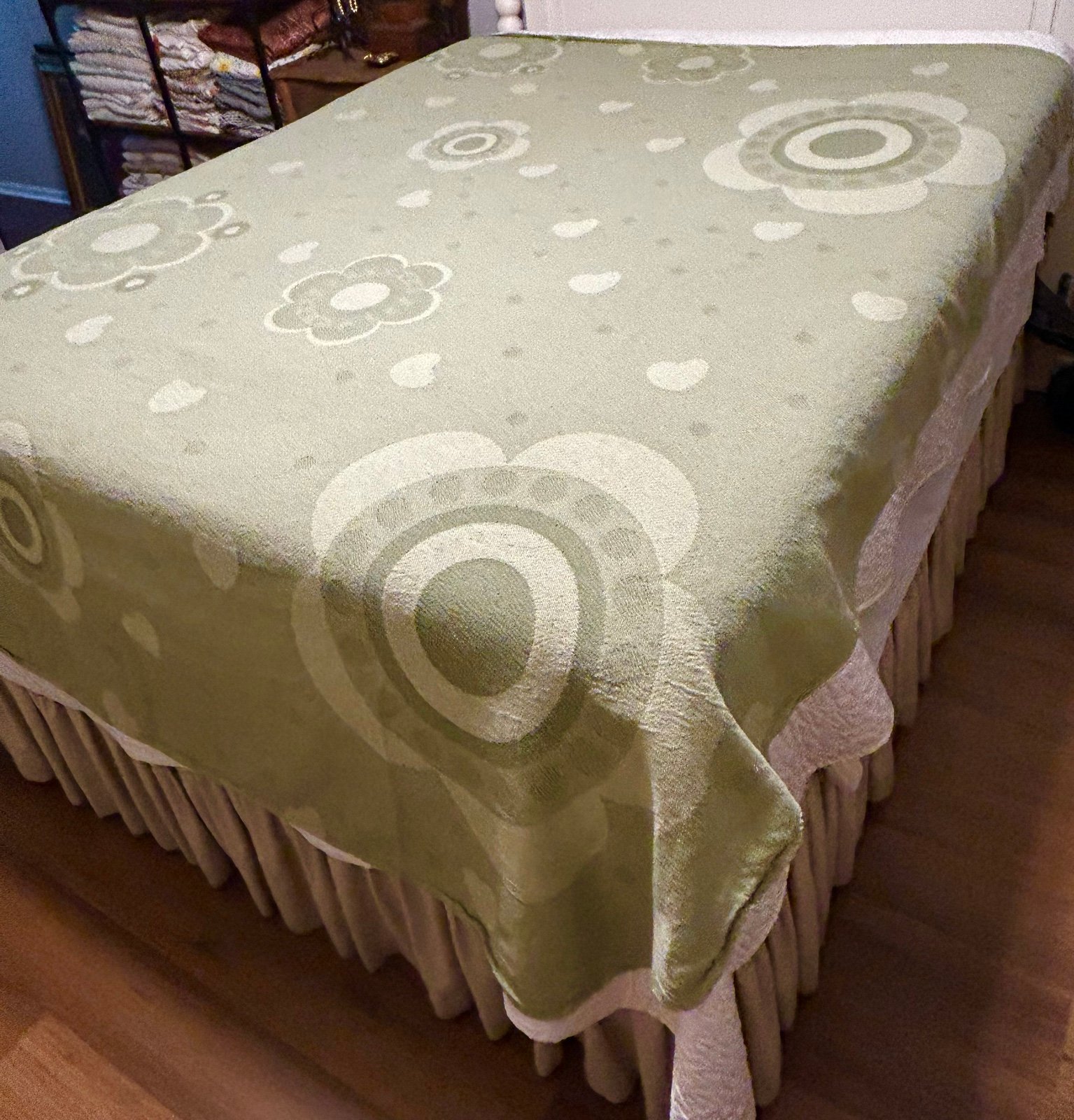 Vintage Flower Power Coverlet 70x88 Lovely Sage Green