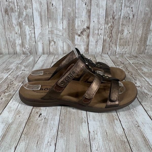 Taos prize 4 bronze sandal Womens 9