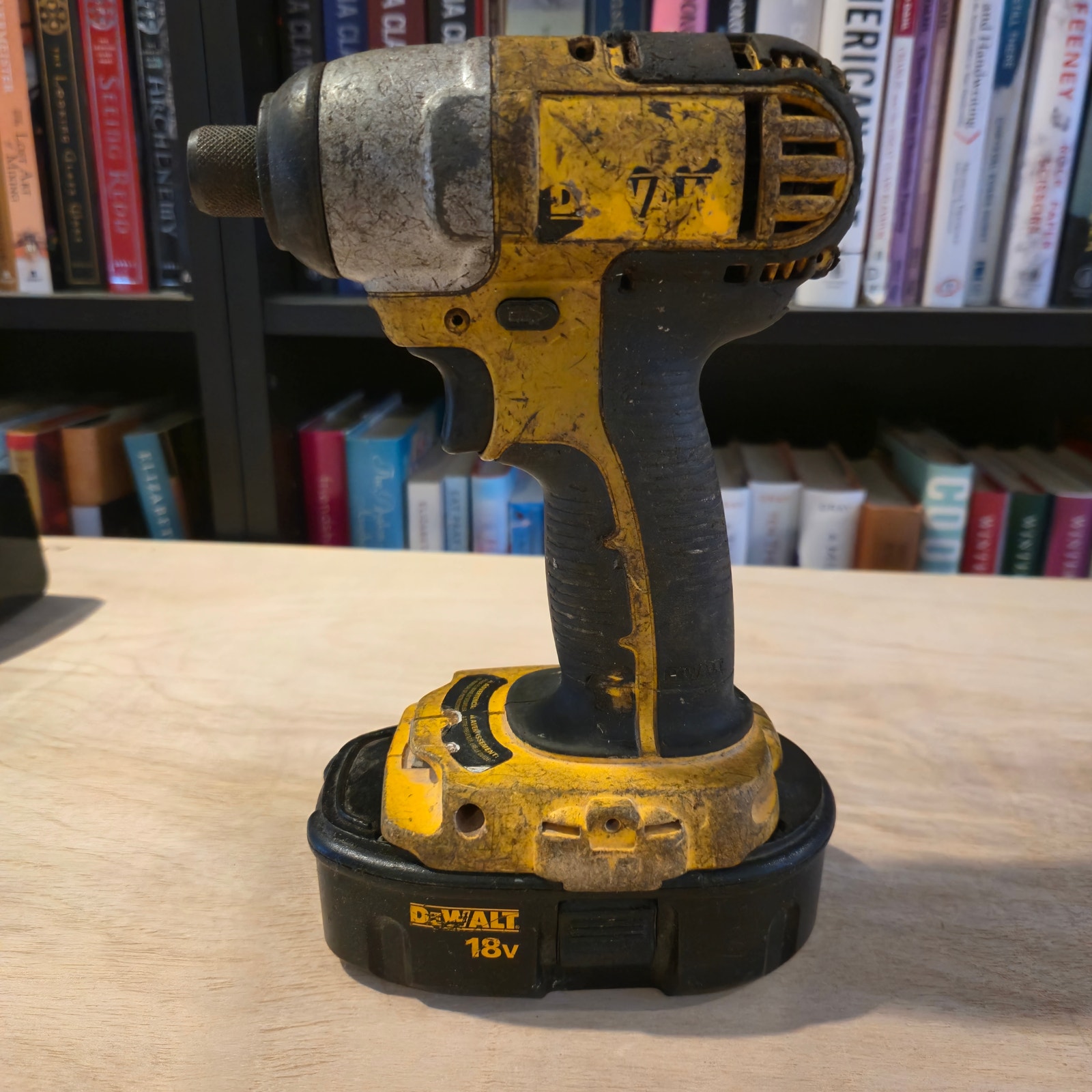 DEWALT 18v 1/4 impact driver with battery tested working