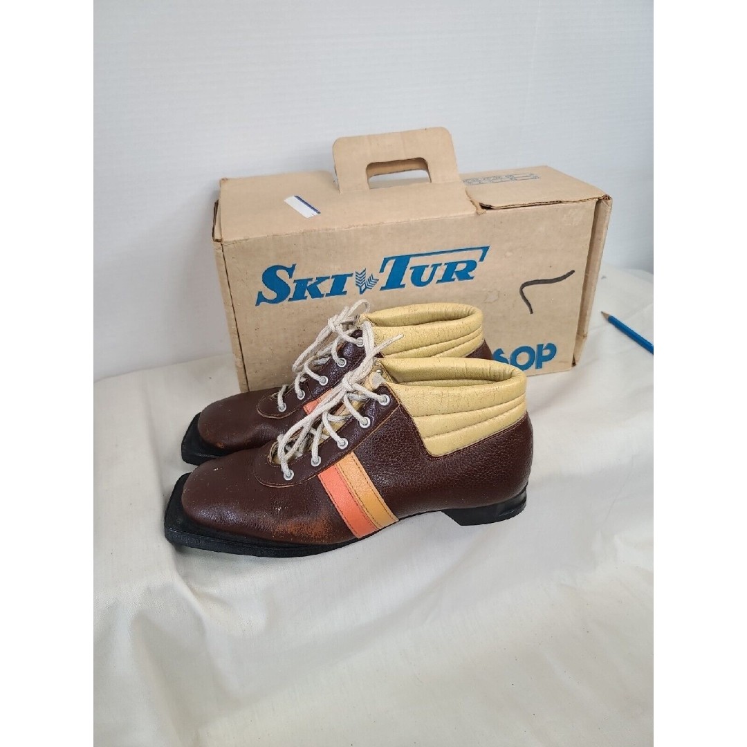 Rare Vintage SKI-TUR cross Country Womans 7 Shoes W/box AWESOME!!!
