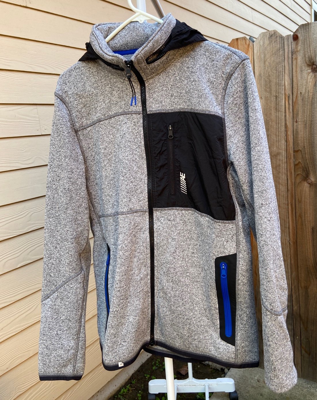American Eagle zip up