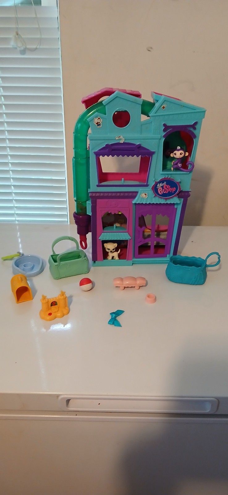 My Little Pet shop Apartment comes with Assories