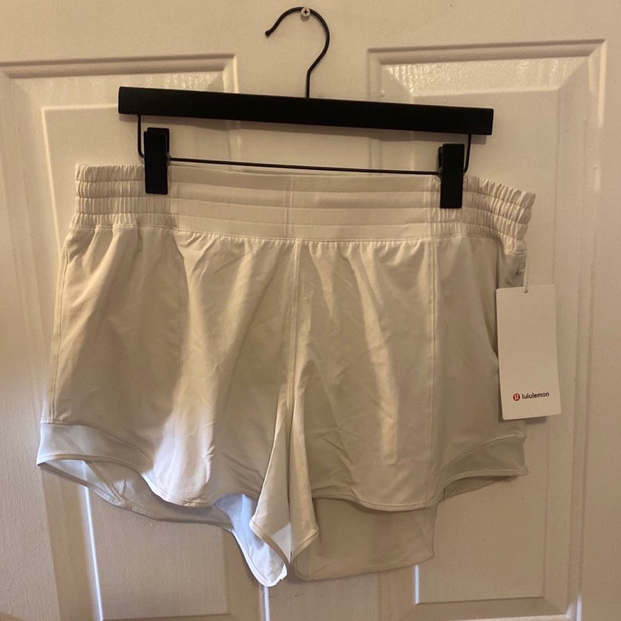 Lululemon Hotty Hot HR Short 4” *Lined, Size 14, Bone