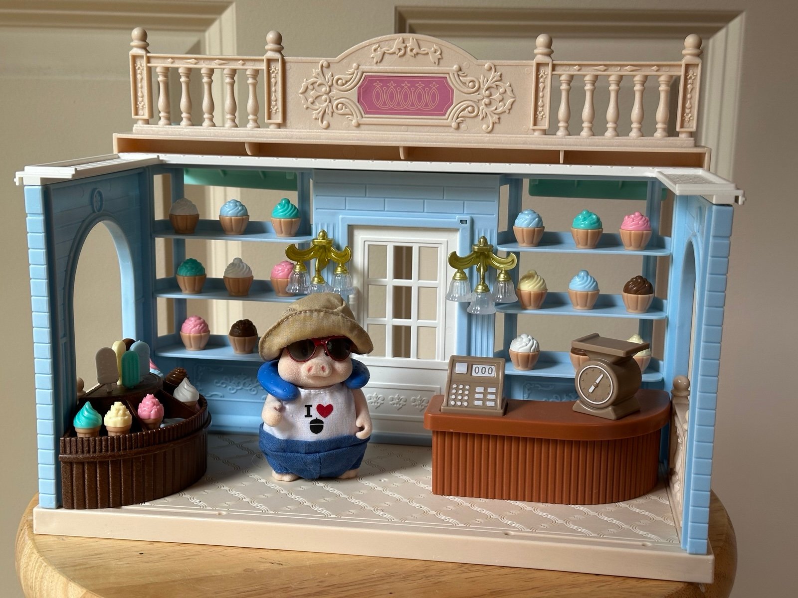 Sylvanian/Calico Critter/Woodzees Ice Cream Parlor