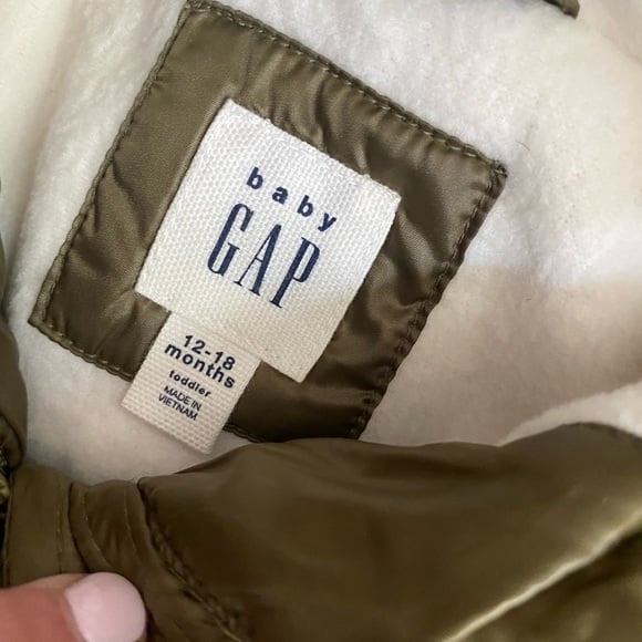 NEW olive green puffer with faux fur lined hood and LOTS of pockets! ZOOM IM